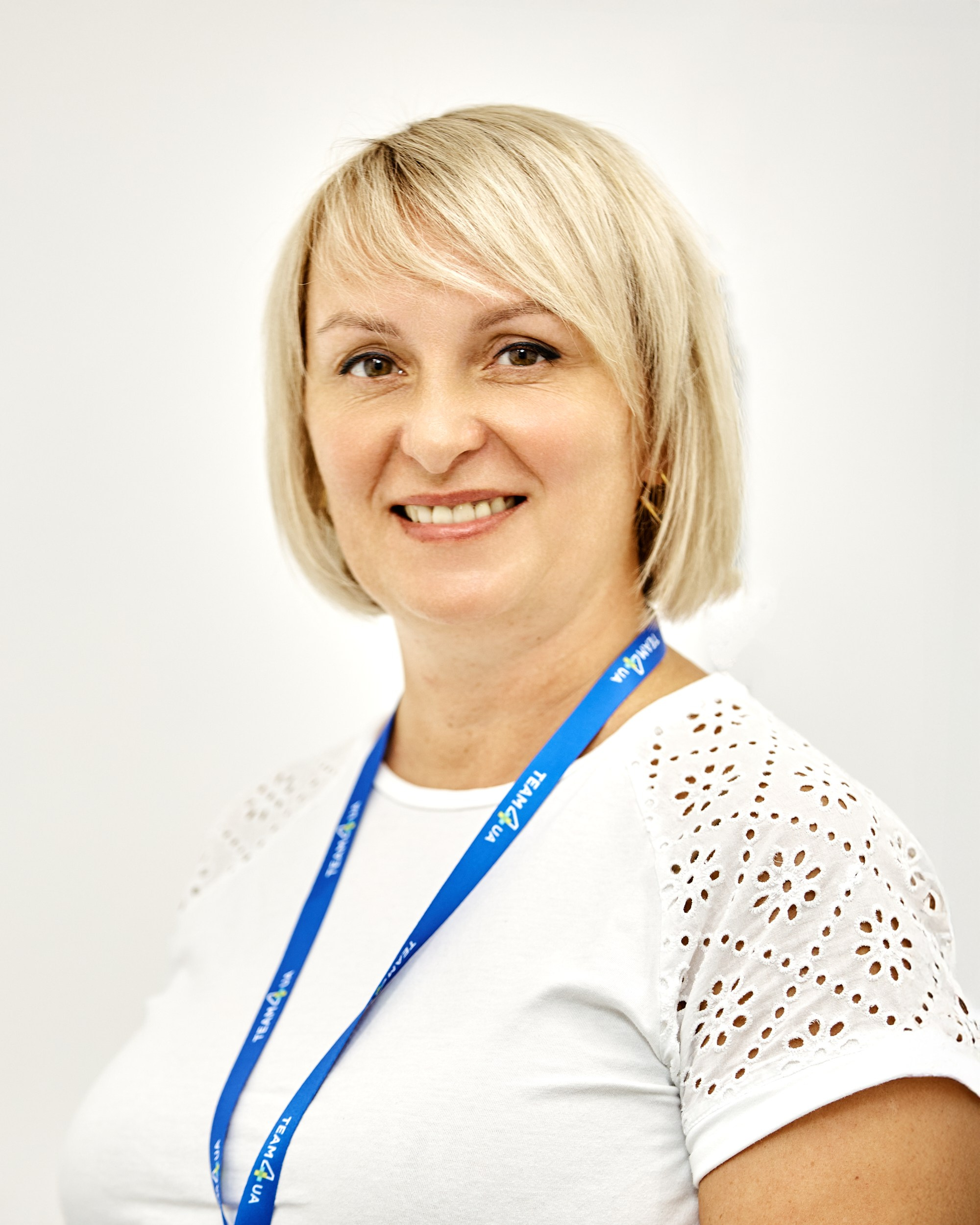 Бизнес портреты для сайта компании на белом фоне