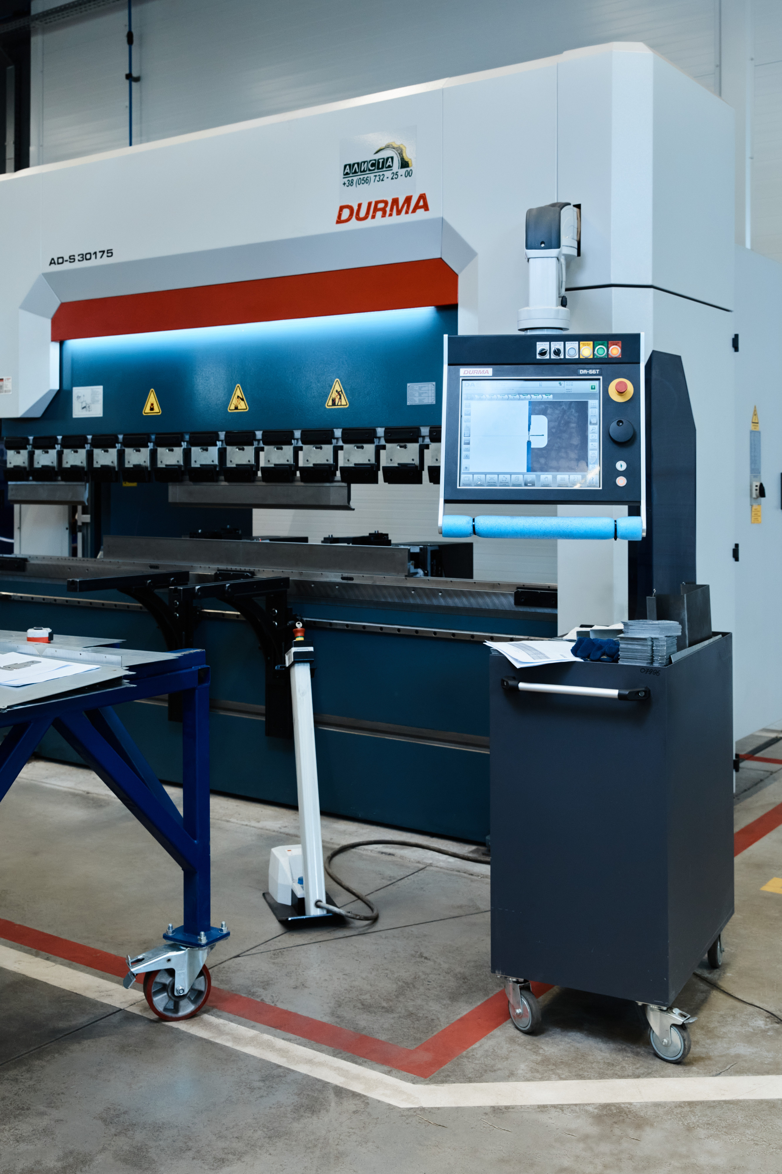 Рекламная съемка оборудования для компании "Алиста" Фото станков