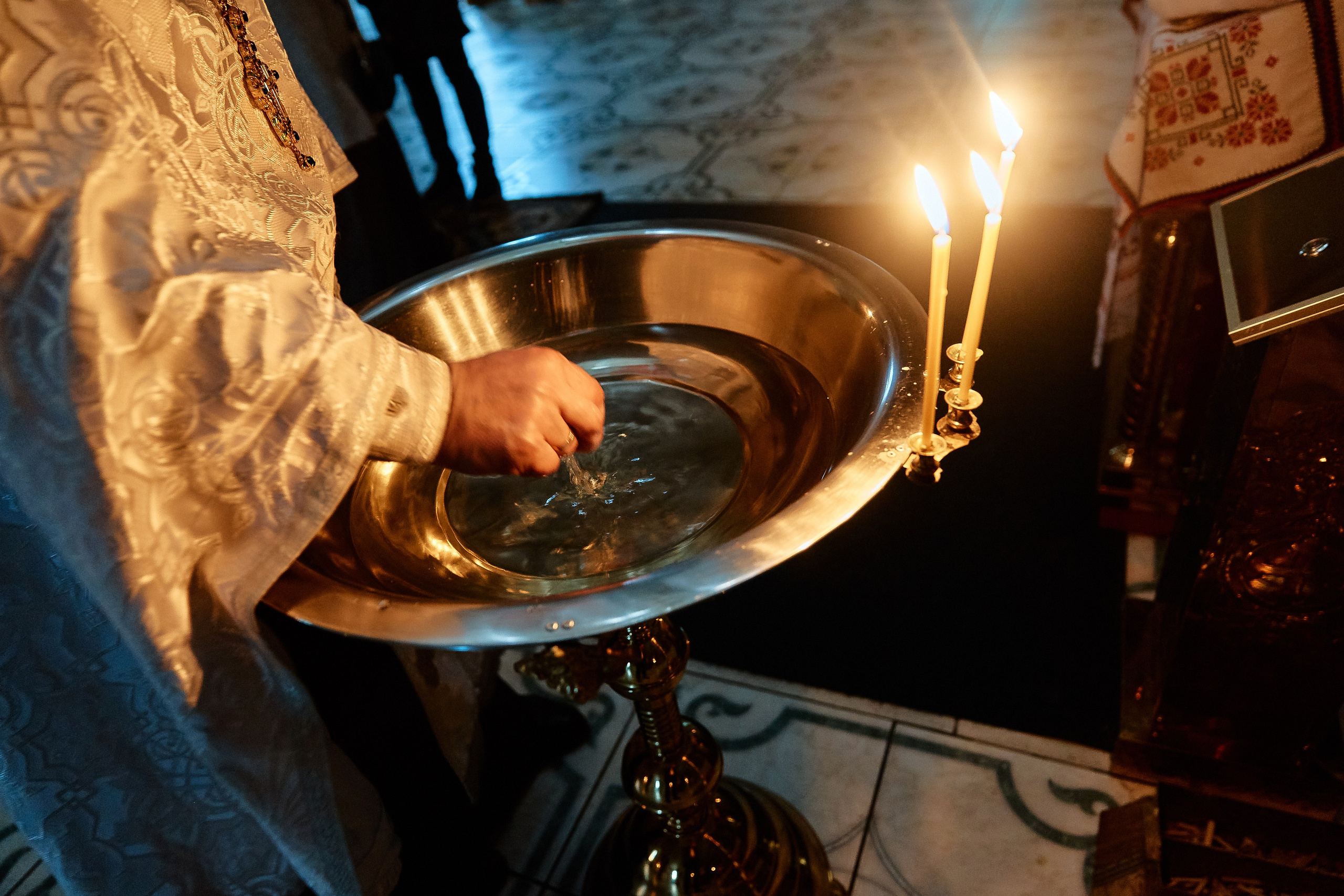 Зйомка хрестин у Дніпрі. Найкращі моменти цього таїнства