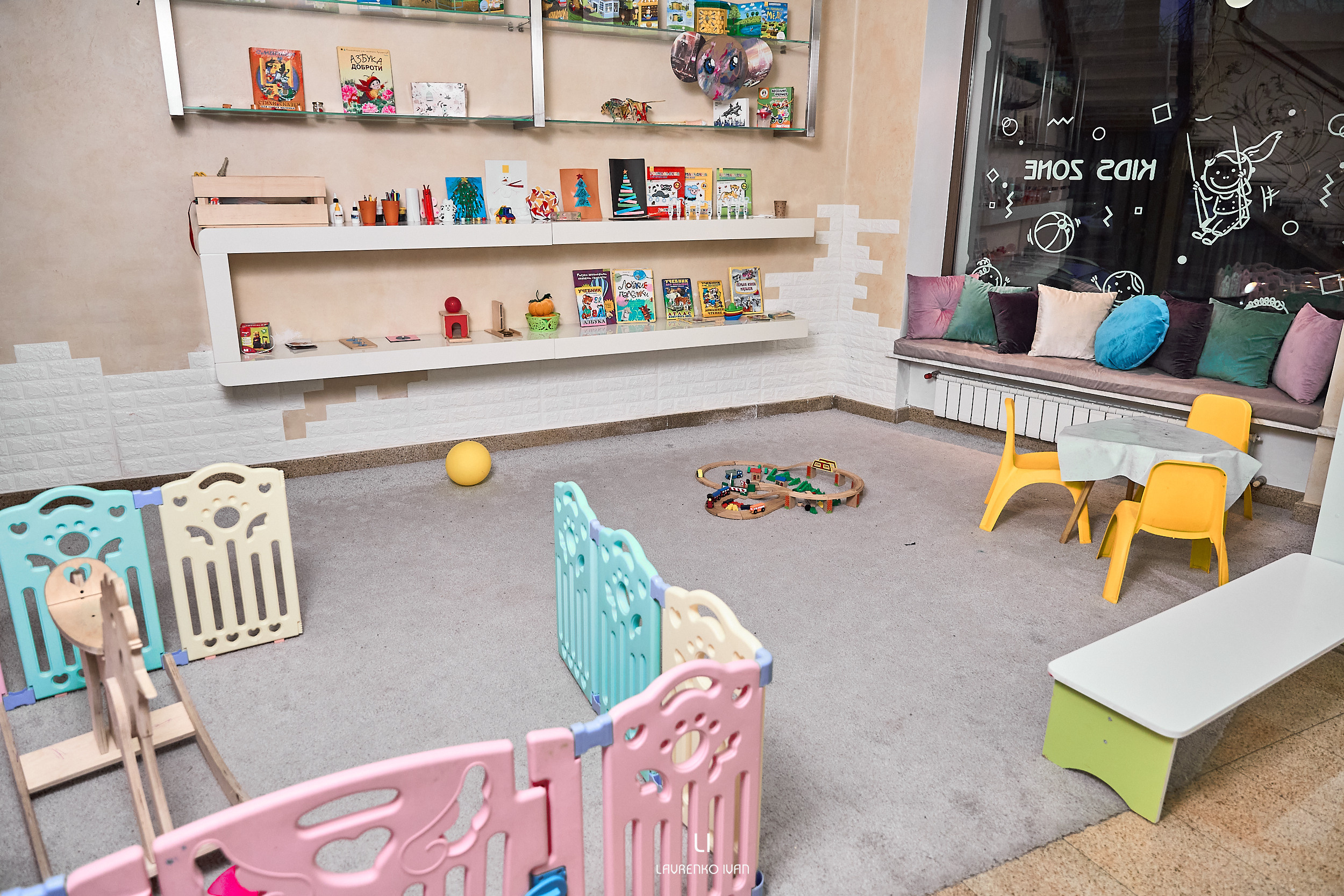 Зйомка інтер’єру дитячого центру ONE SEVEN LOUNGE