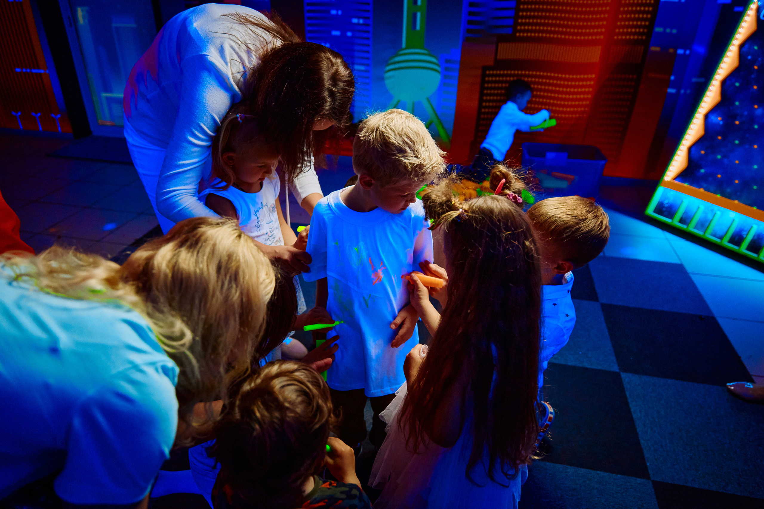 Фотограф на дитячий день народження у Дніпрі - неоновий клуб City Golf