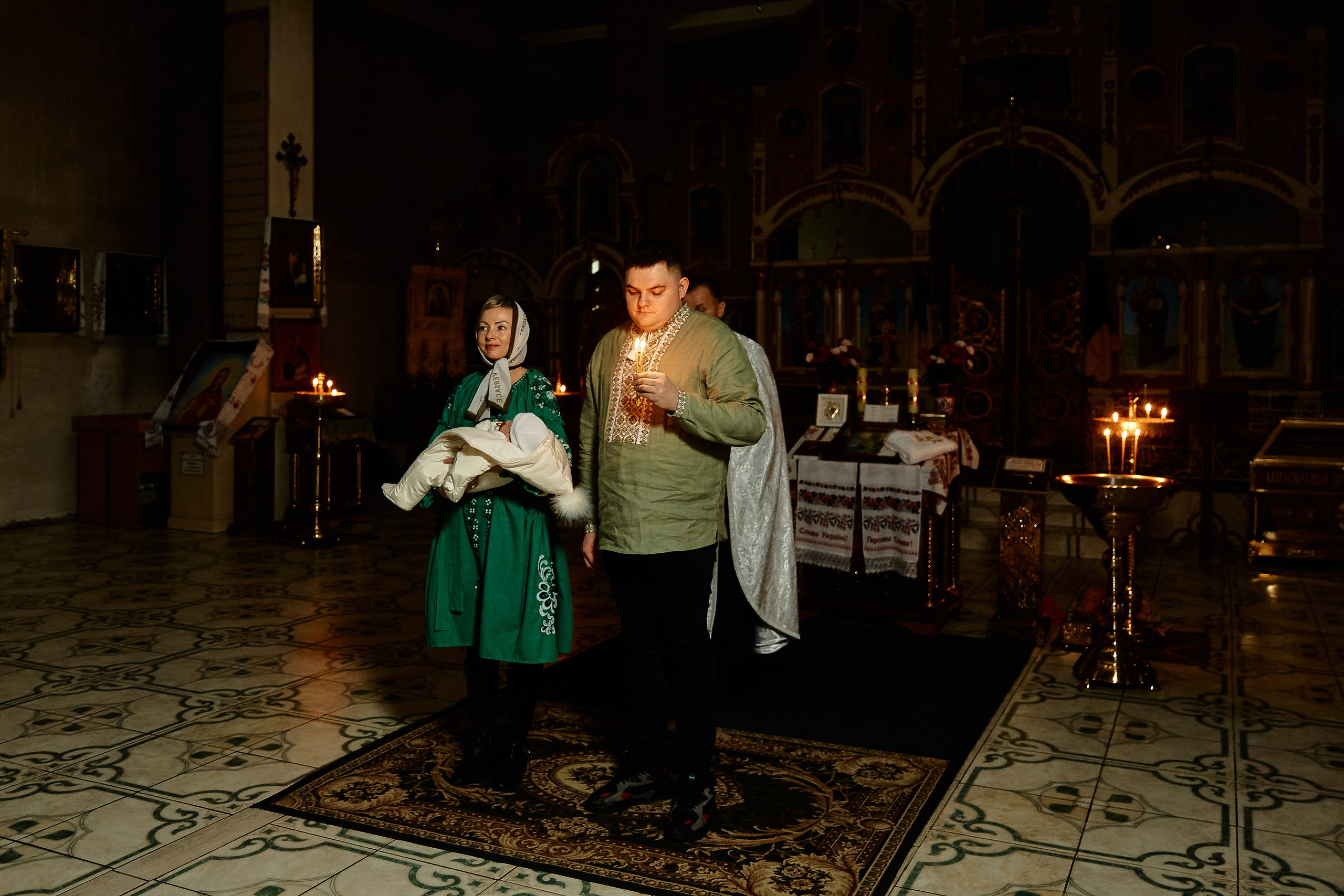 Зйомка хрестин у Дніпрі. Найкращі моменти цього таїнства