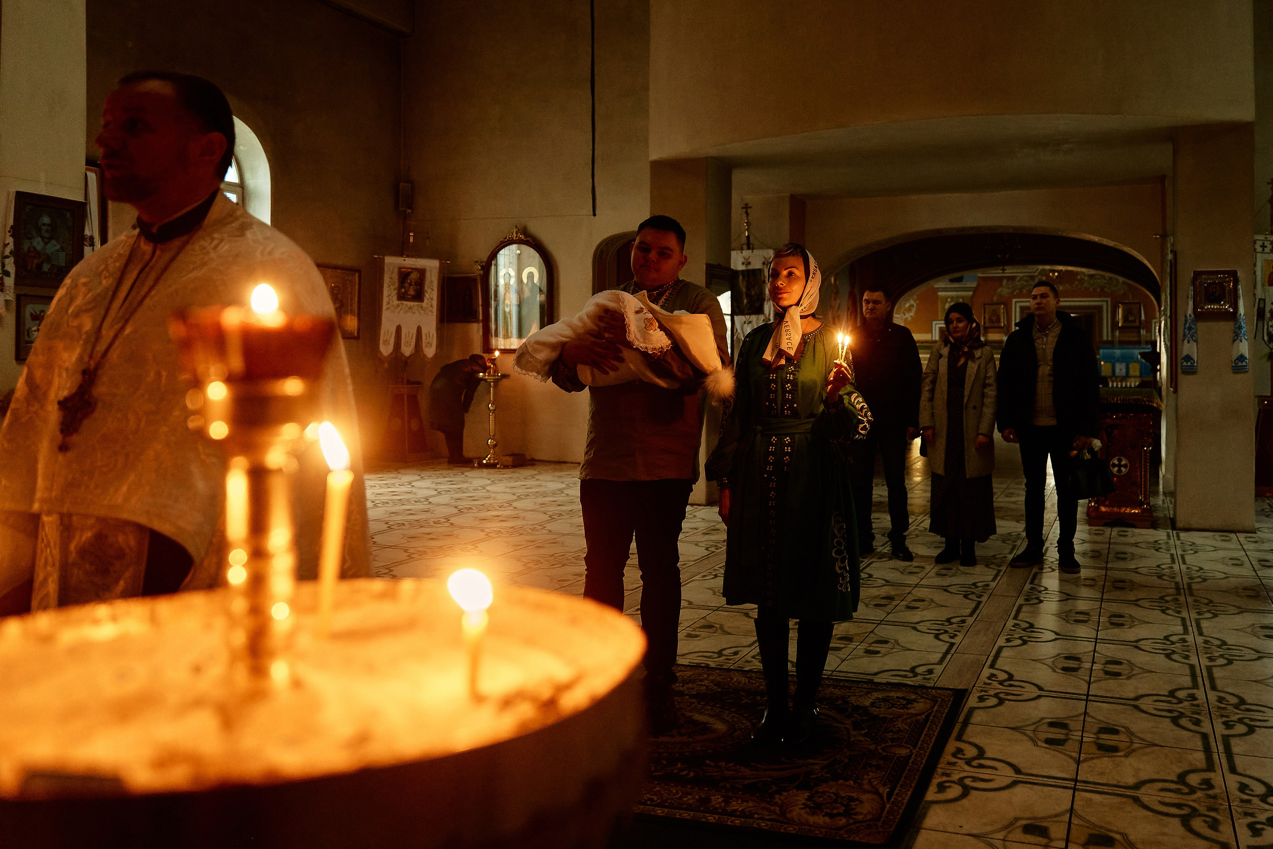 Зйомка хрестин у Дніпрі. Найкращі моменти цього таїнства