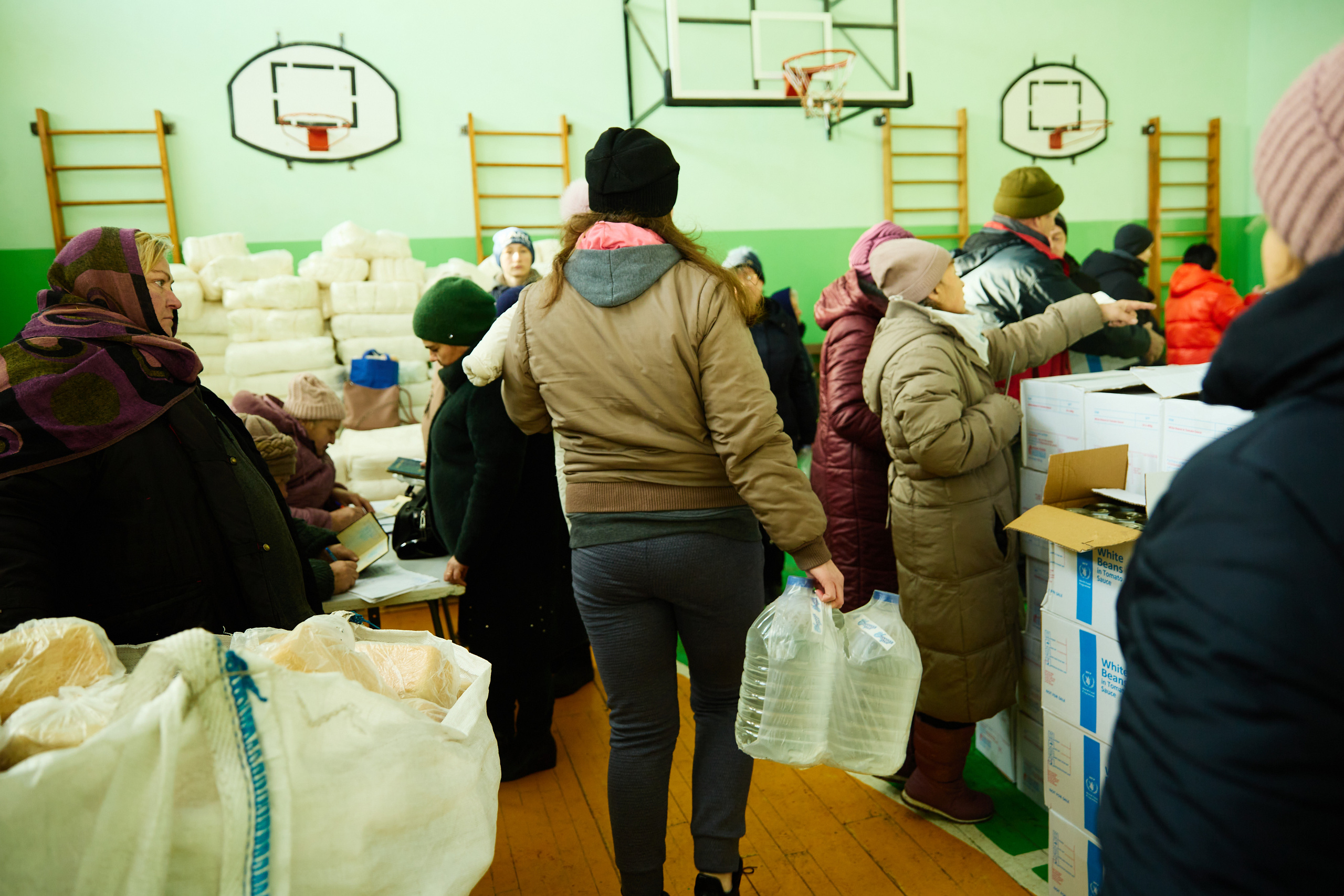 Високопілля. Херсонська область. Видача гуманітарної допомоги