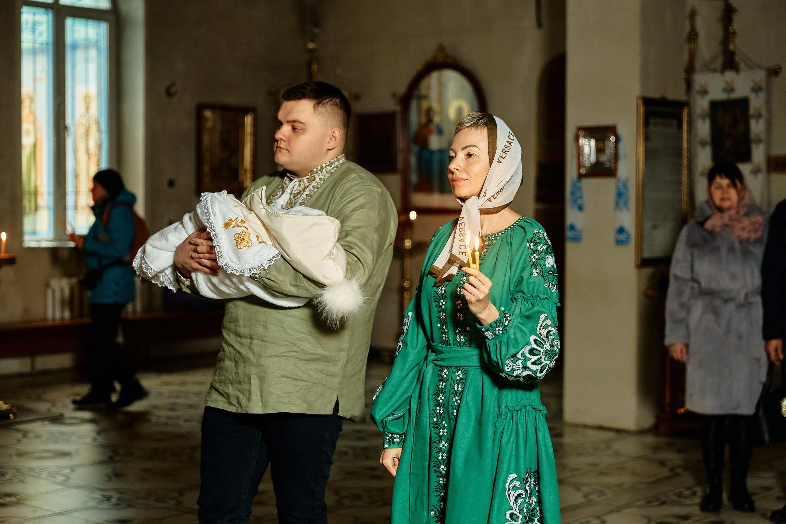 Зйомка хрестин у Дніпрі. Найкращі моменти цього таїнства