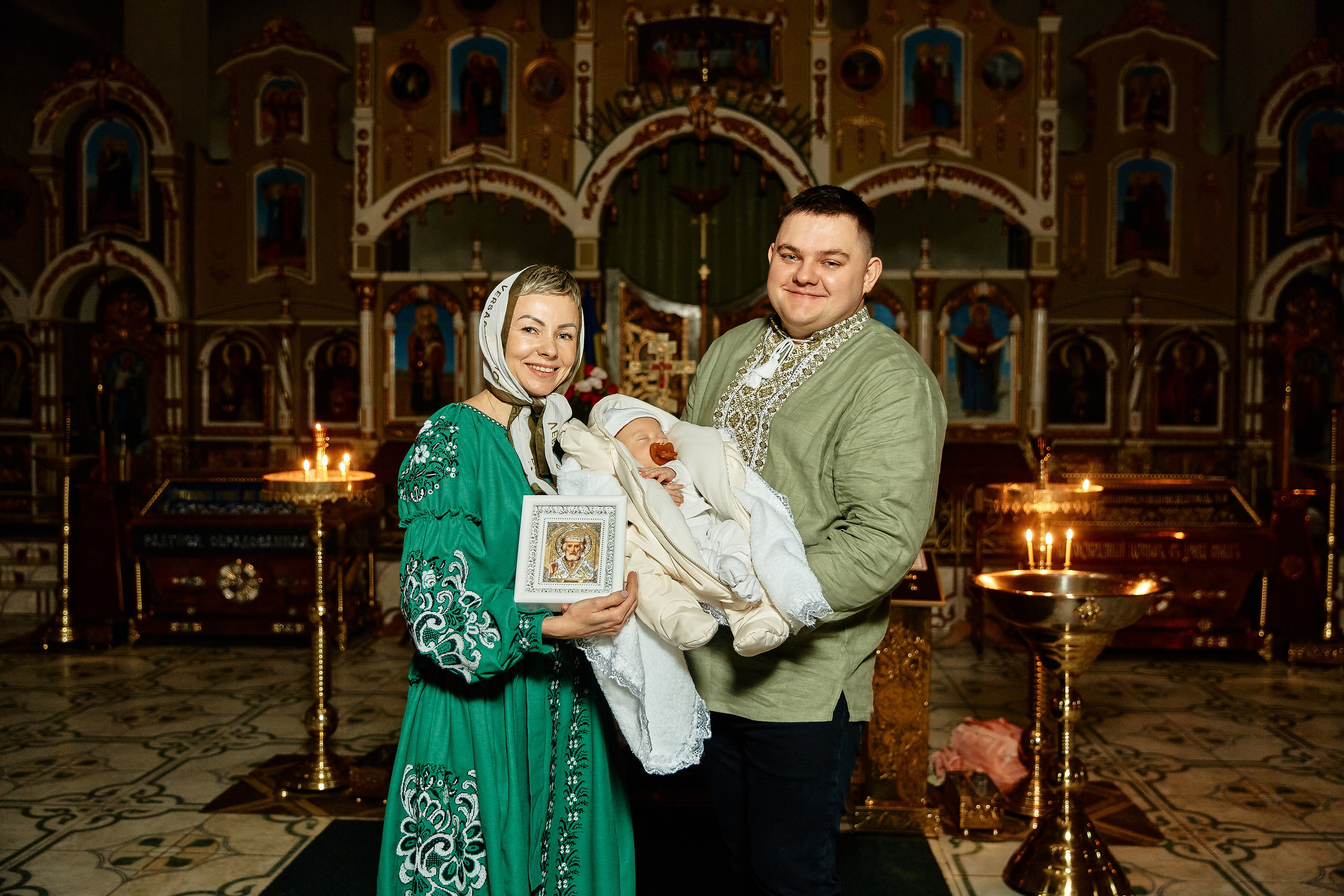 Зйомка хрестин у Дніпрі. Найкращі моменти цього таїнства