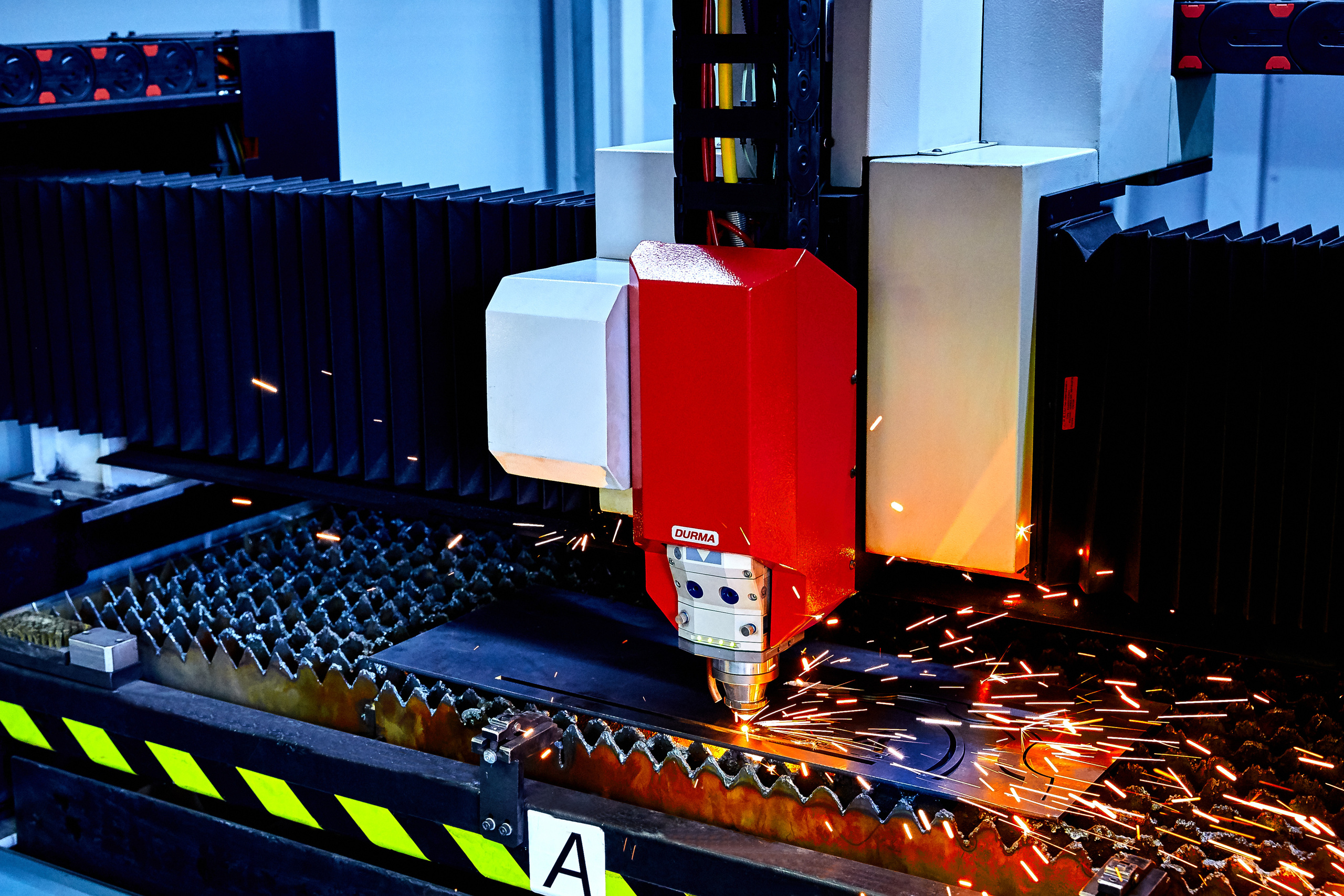 Рекламная съемка оборудования для компании "Алиста" Фото станков