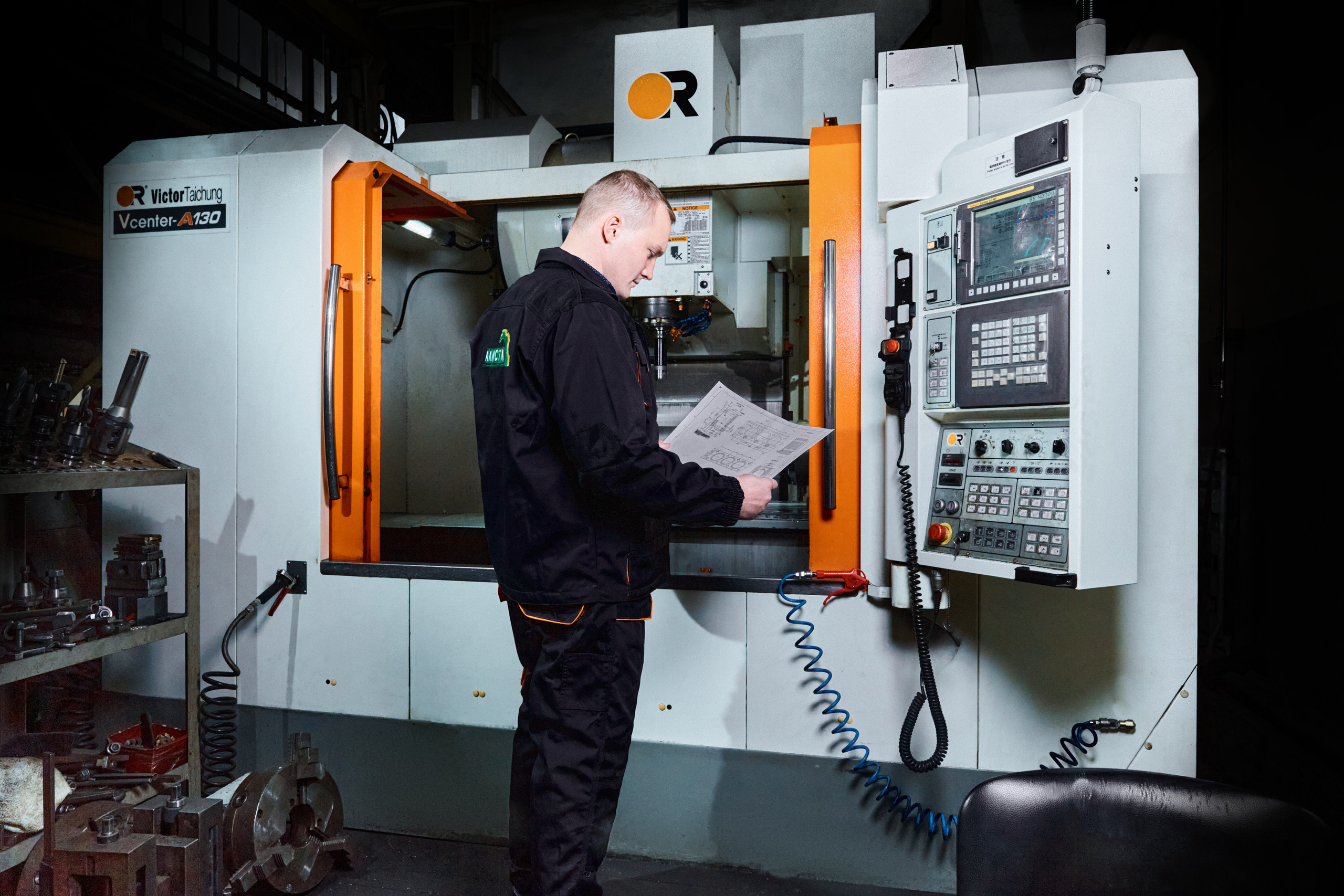 Рекламная съемка оборудования для компании "Алиста" Фото станков