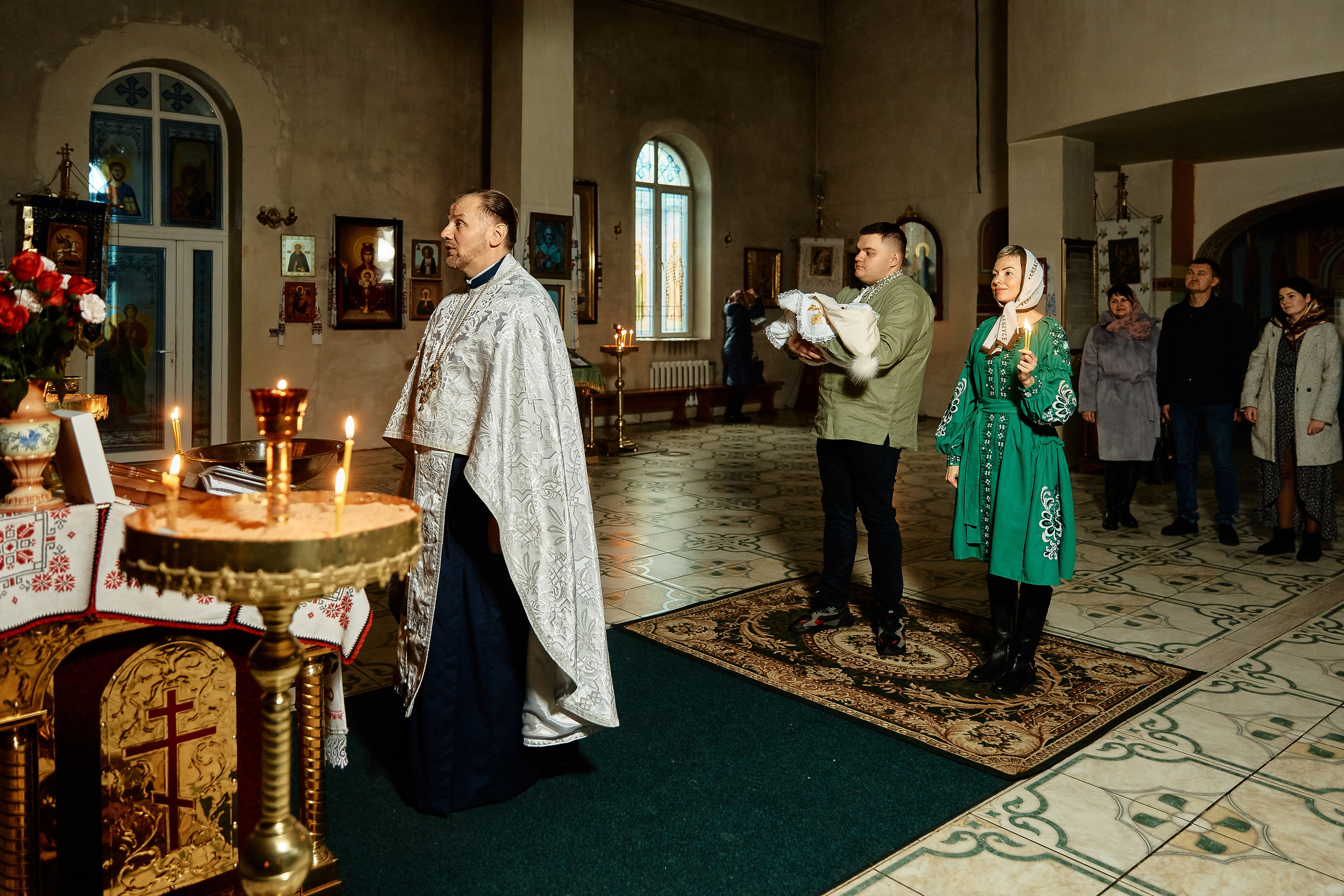 Зйомка хрестин у Дніпрі. Найкращі моменти цього таїнства