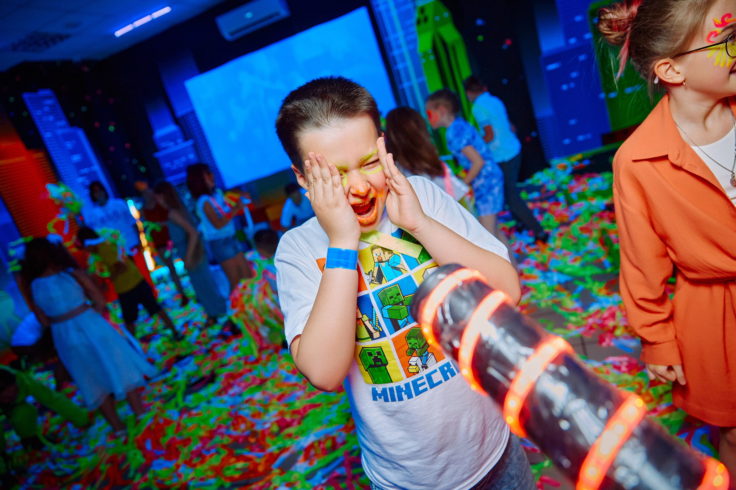 Фотограф на дитячий день народження у Дніпрі - неоновий клуб City Golf