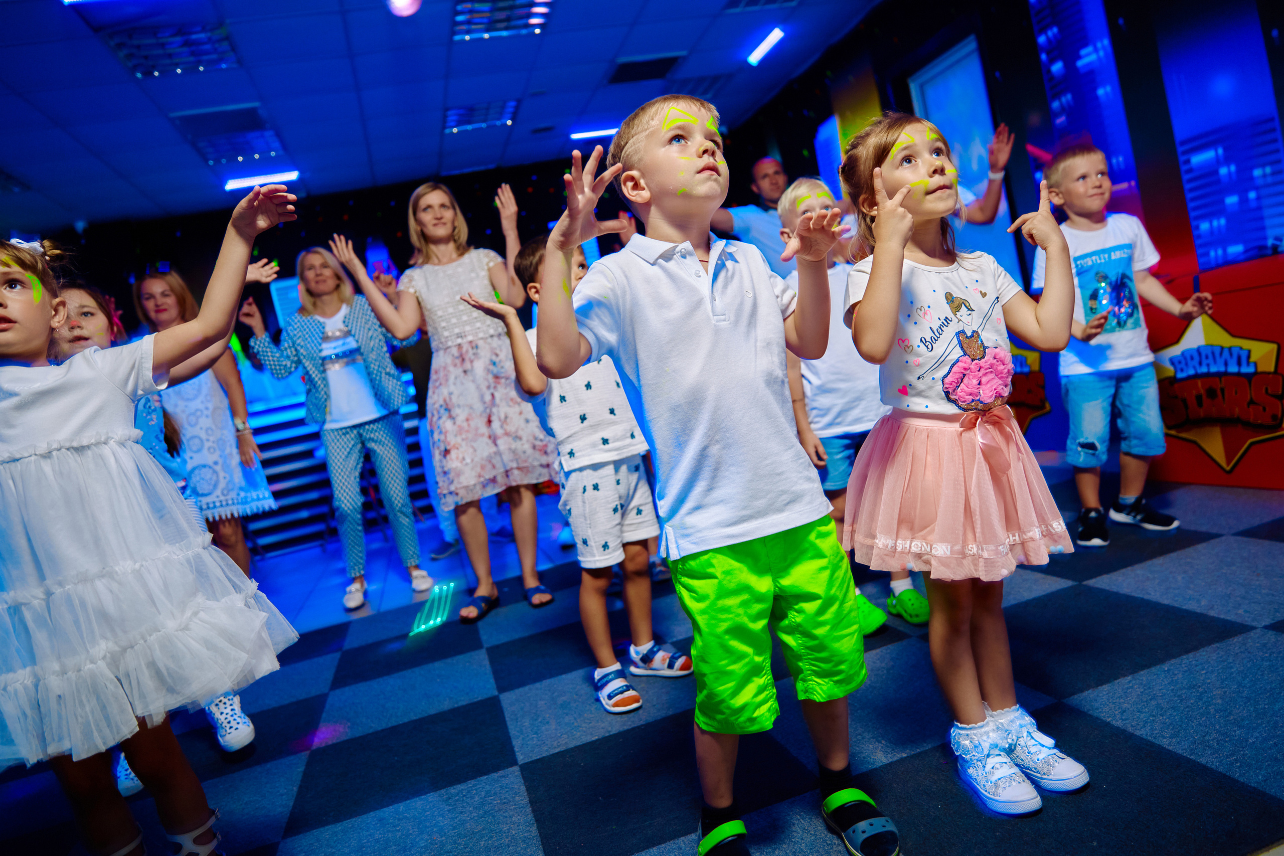 Фотограф на дитячий день народження у Дніпрі - неоновий клуб City Golf