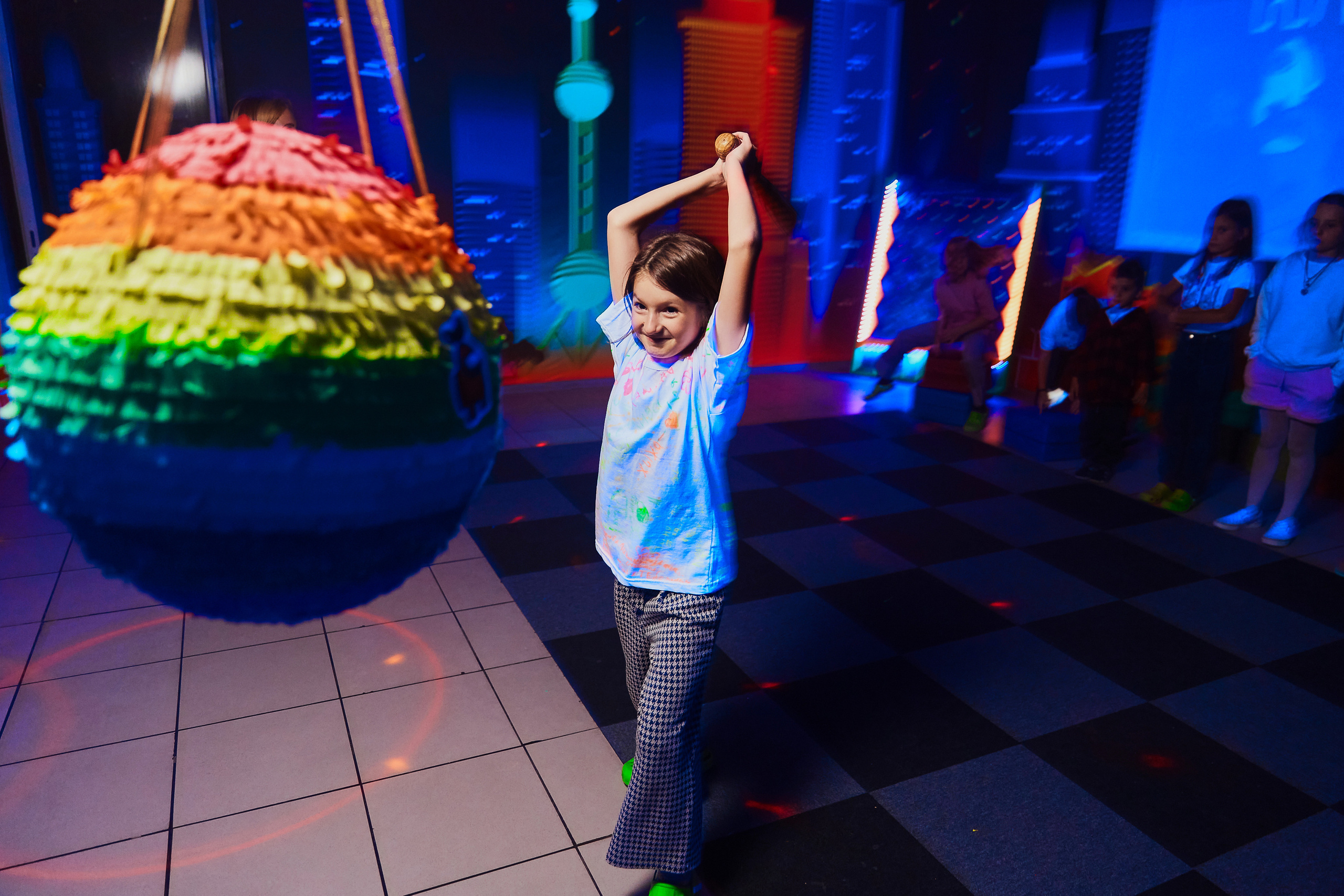 Фотограф на дитячий день народження у Дніпрі - неоновий клуб City Golf