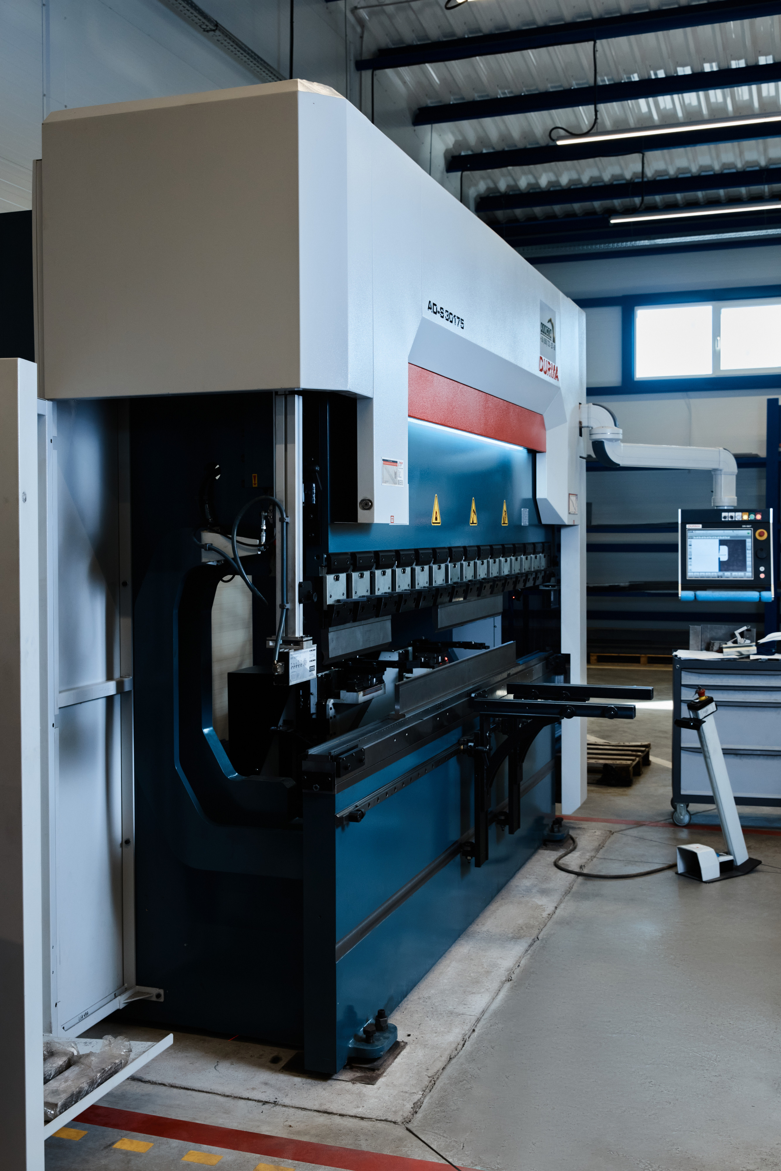 Рекламная съемка оборудования для компании "Алиста" Фото станков