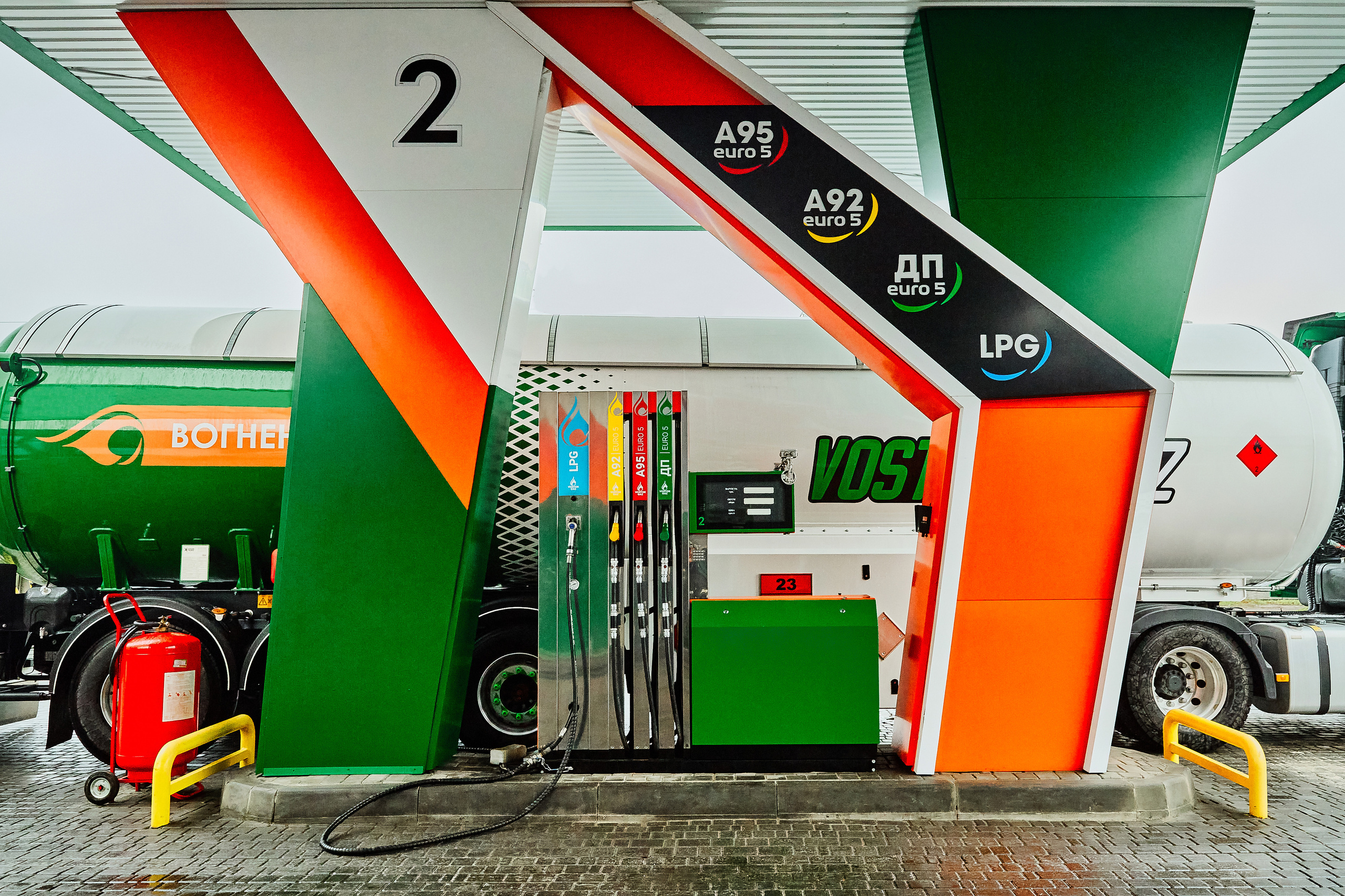 Фотосессия брендированного бензовоза для сети АЗС «Восток Газ»