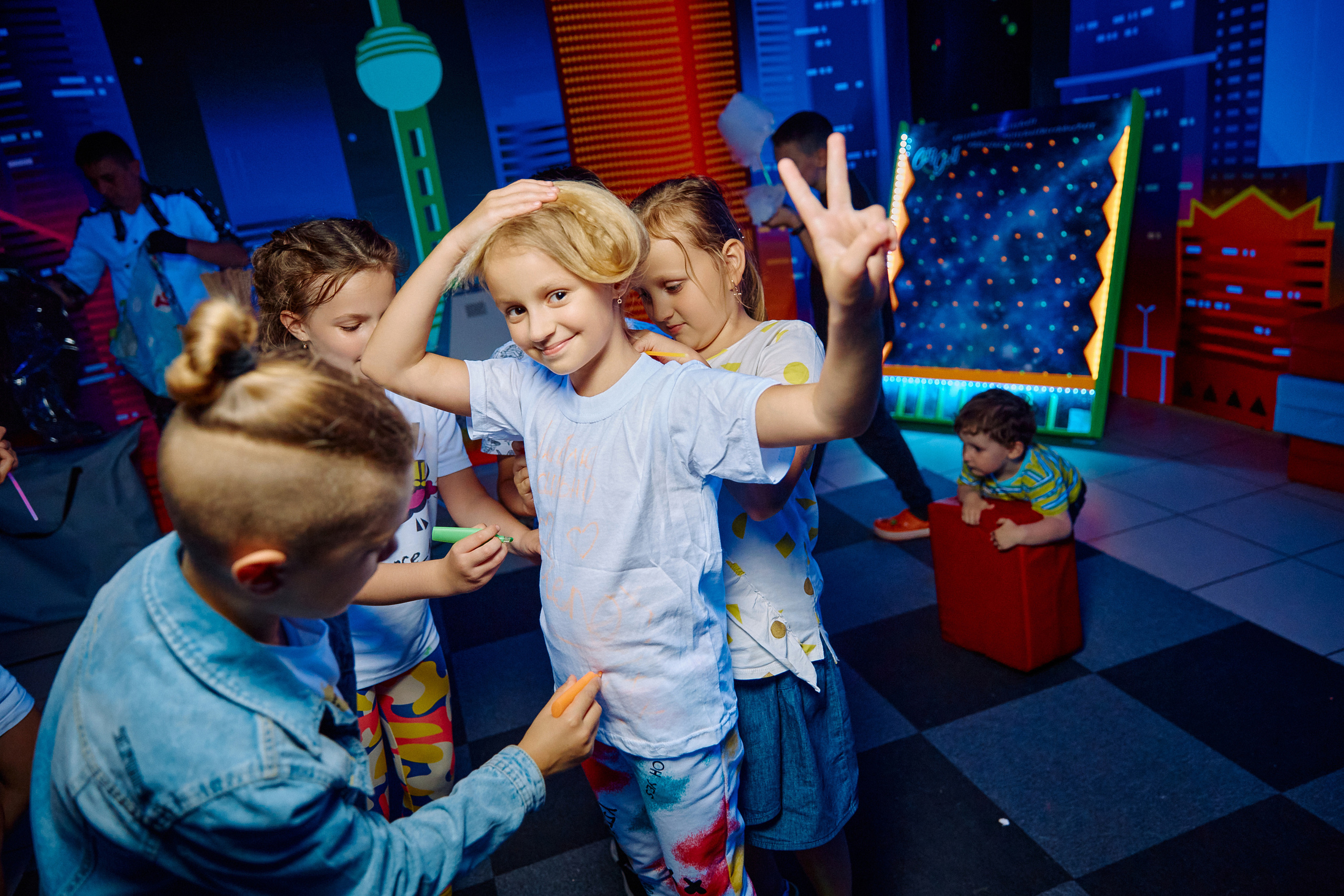 Фотограф на дитячий день народження у Дніпрі - неоновий клуб City Golf