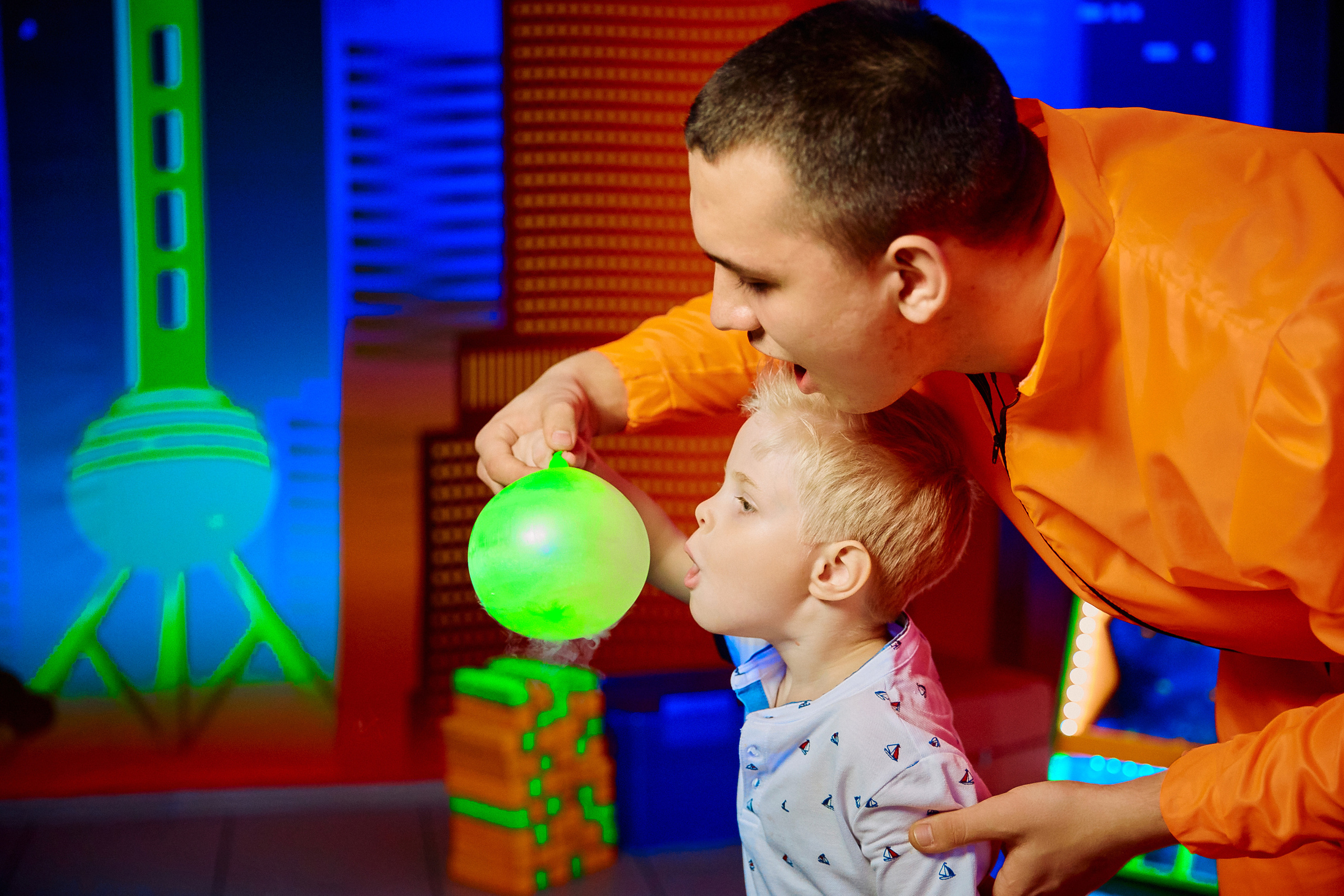 Фотограф на дитячий день народження у Дніпрі - неоновий клуб City Golf