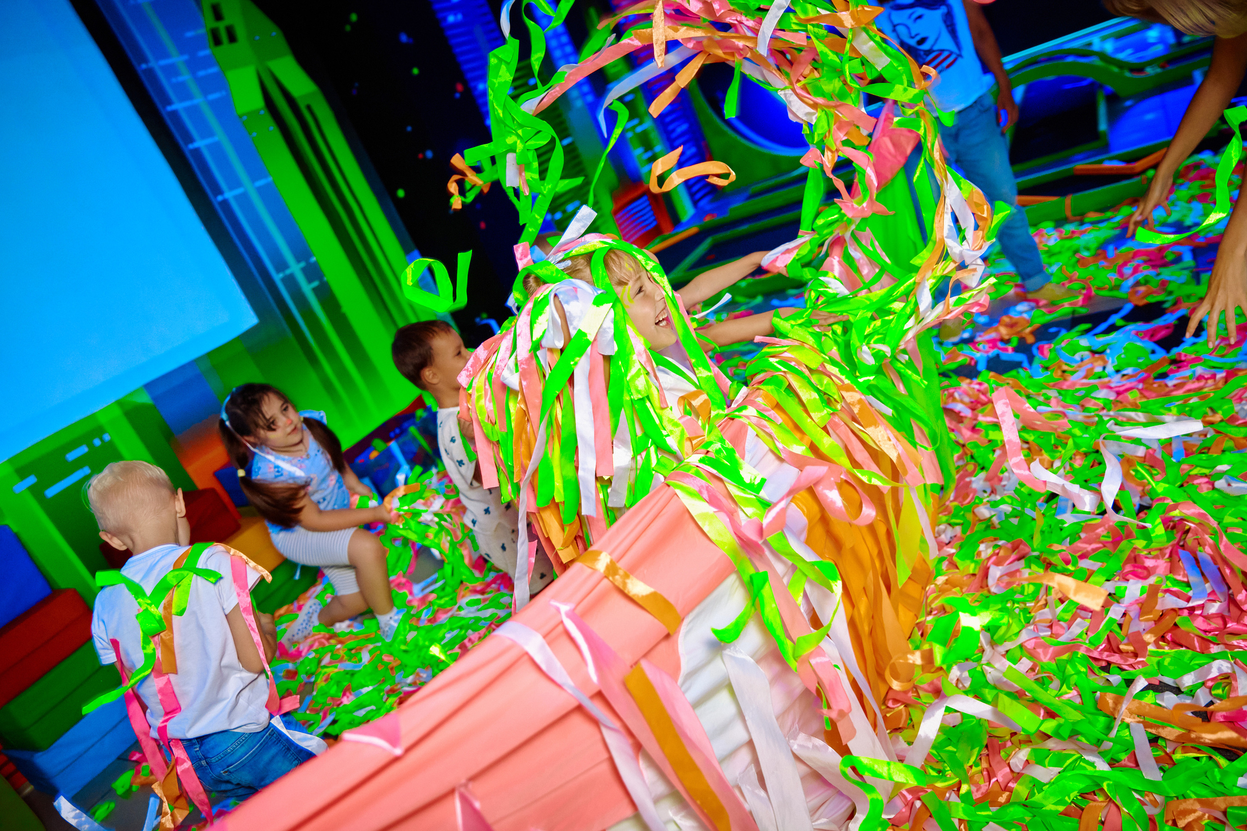 Фотограф на дитячий день народження у Дніпрі - неоновий клуб City Golf