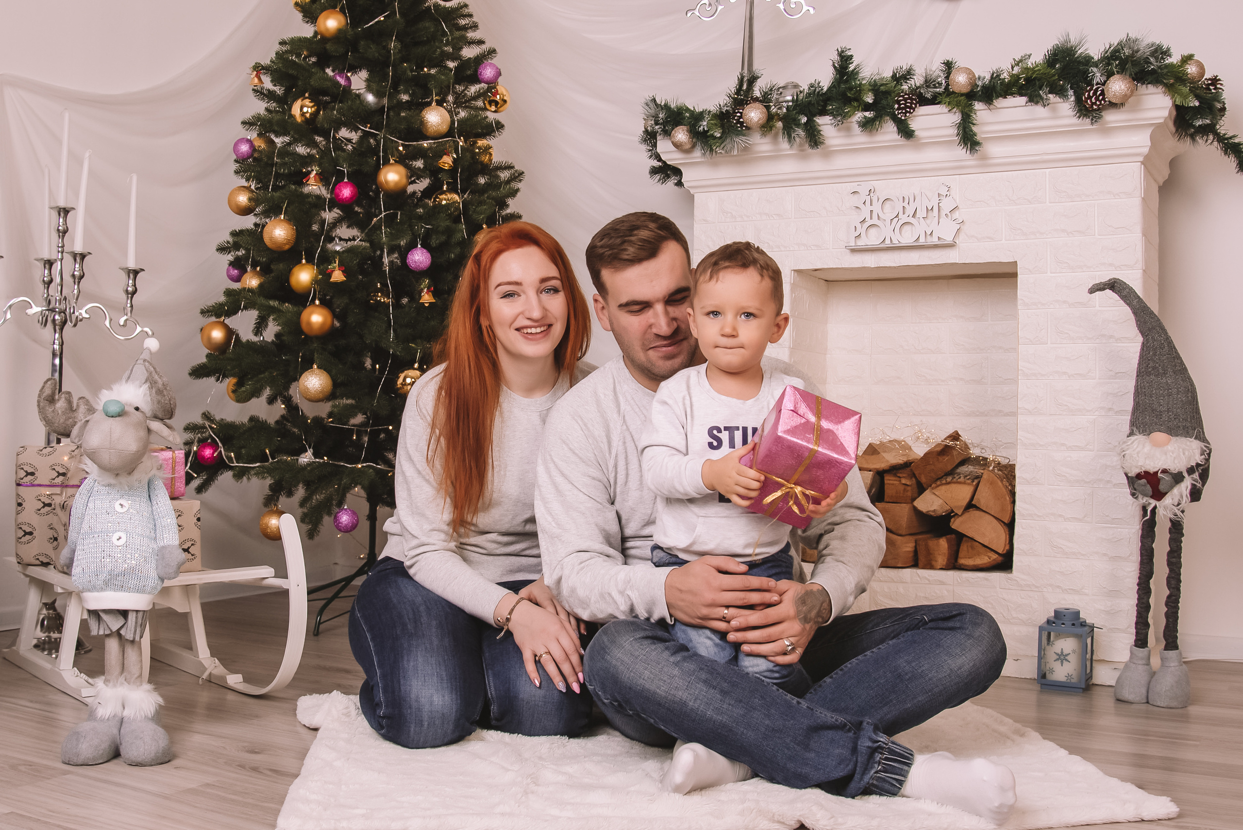 Сімейна новорічна фотосесія в студії. Anastasiia Zaluzhna Fotografin | Mannheim