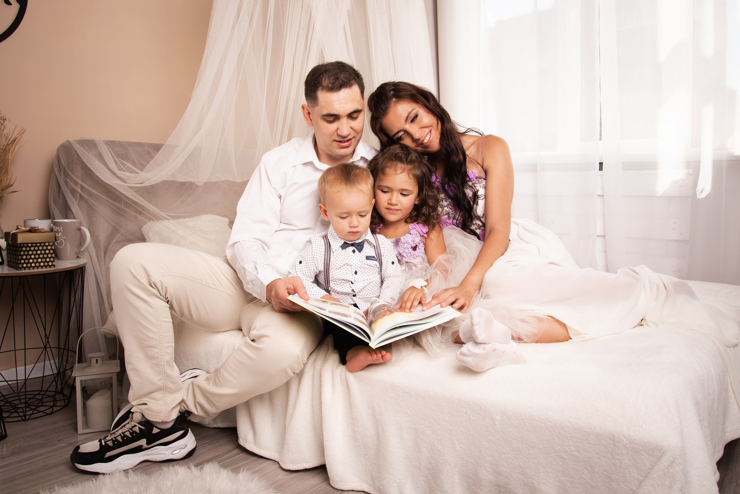 Сімейна фотосесія в студії. Фотограф Анастасія Залужна | Манхайм