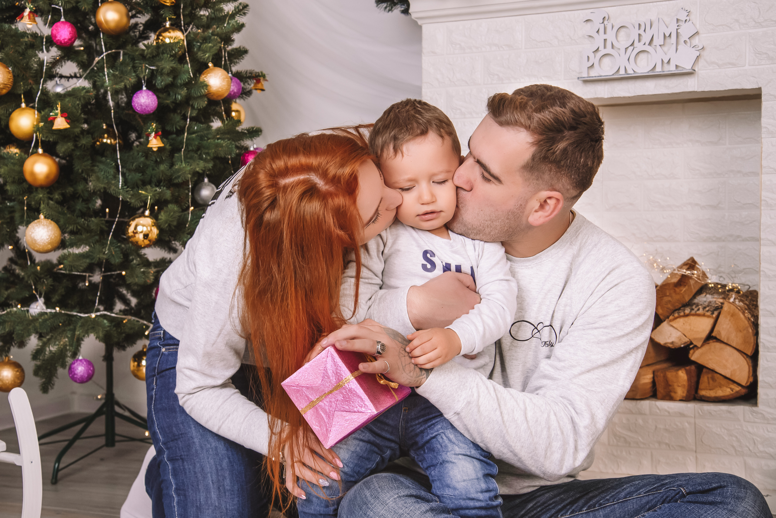 Сімейна новорічна фотосесія в студії. Anastasiia Zaluzhna Fotografin | Mannheim
