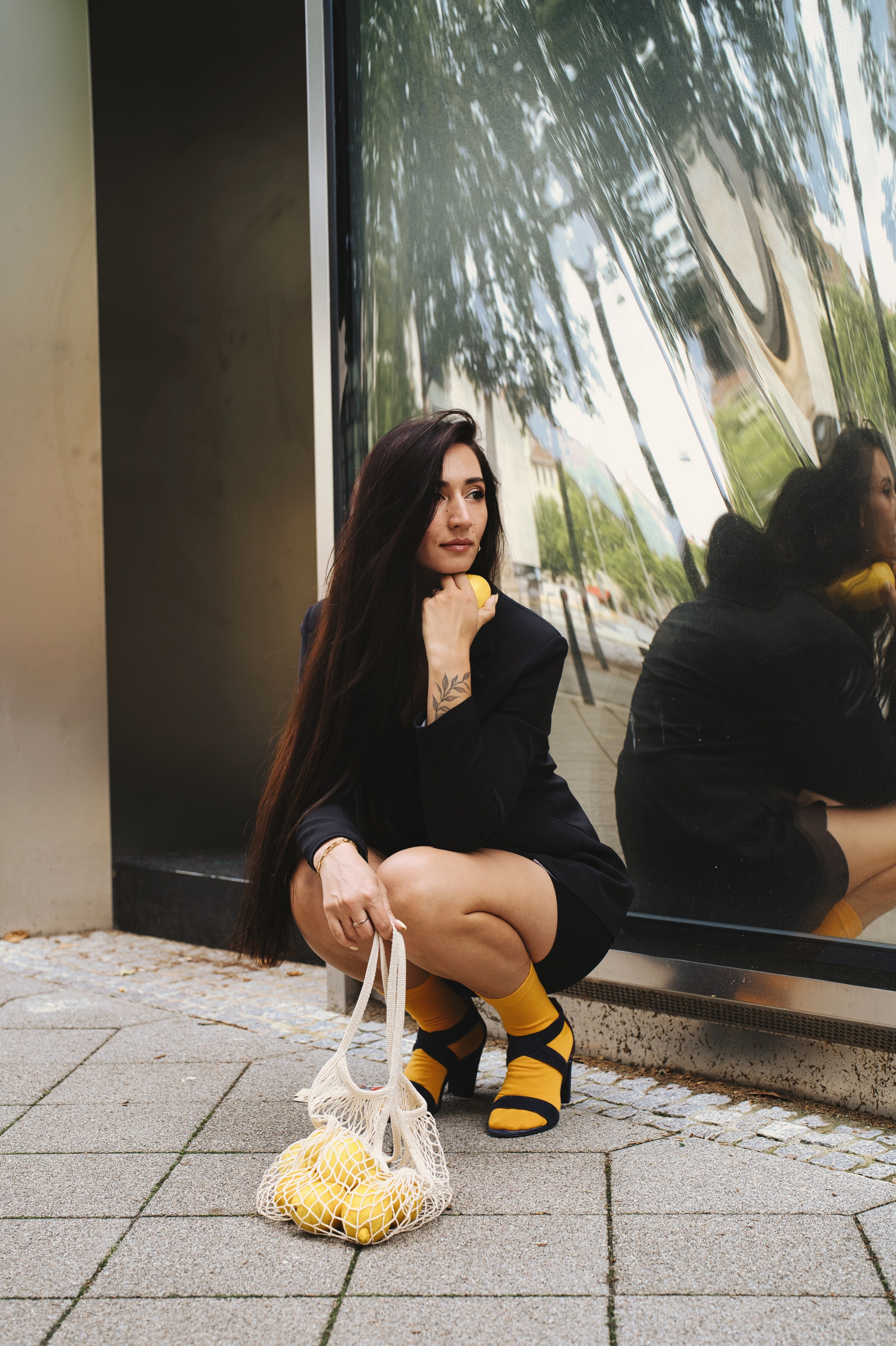 Фотосесія з лимонами в місті. Фотограф Анастасія Залужна | Манхайм