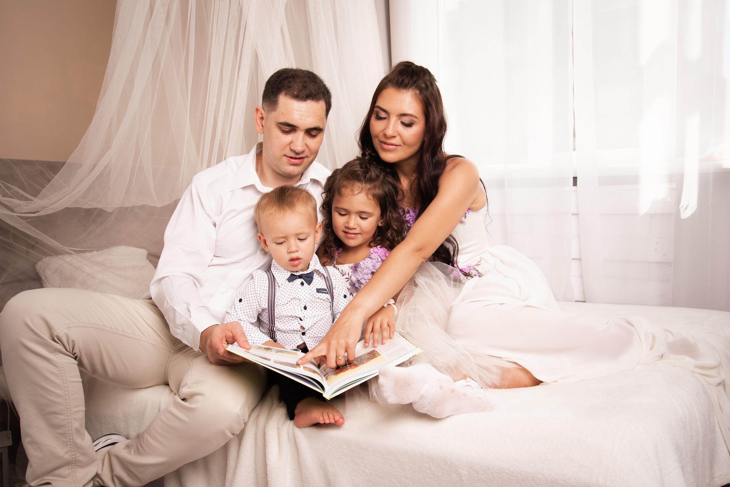 Сімейна фотосесія в студії. Фотограф Анастасія Залужна | Манхайм