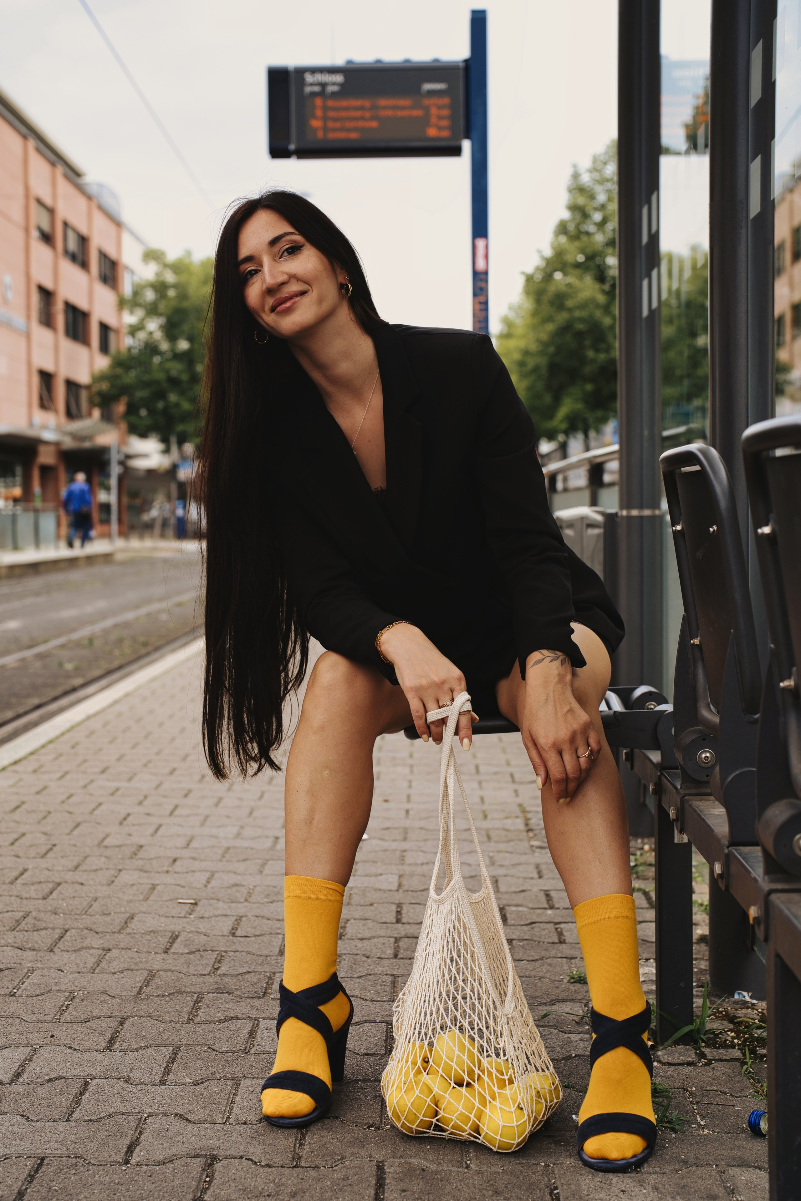 Фотосесія з лимонами в місті. Фотограф Анастасія Залужна | Манхайм