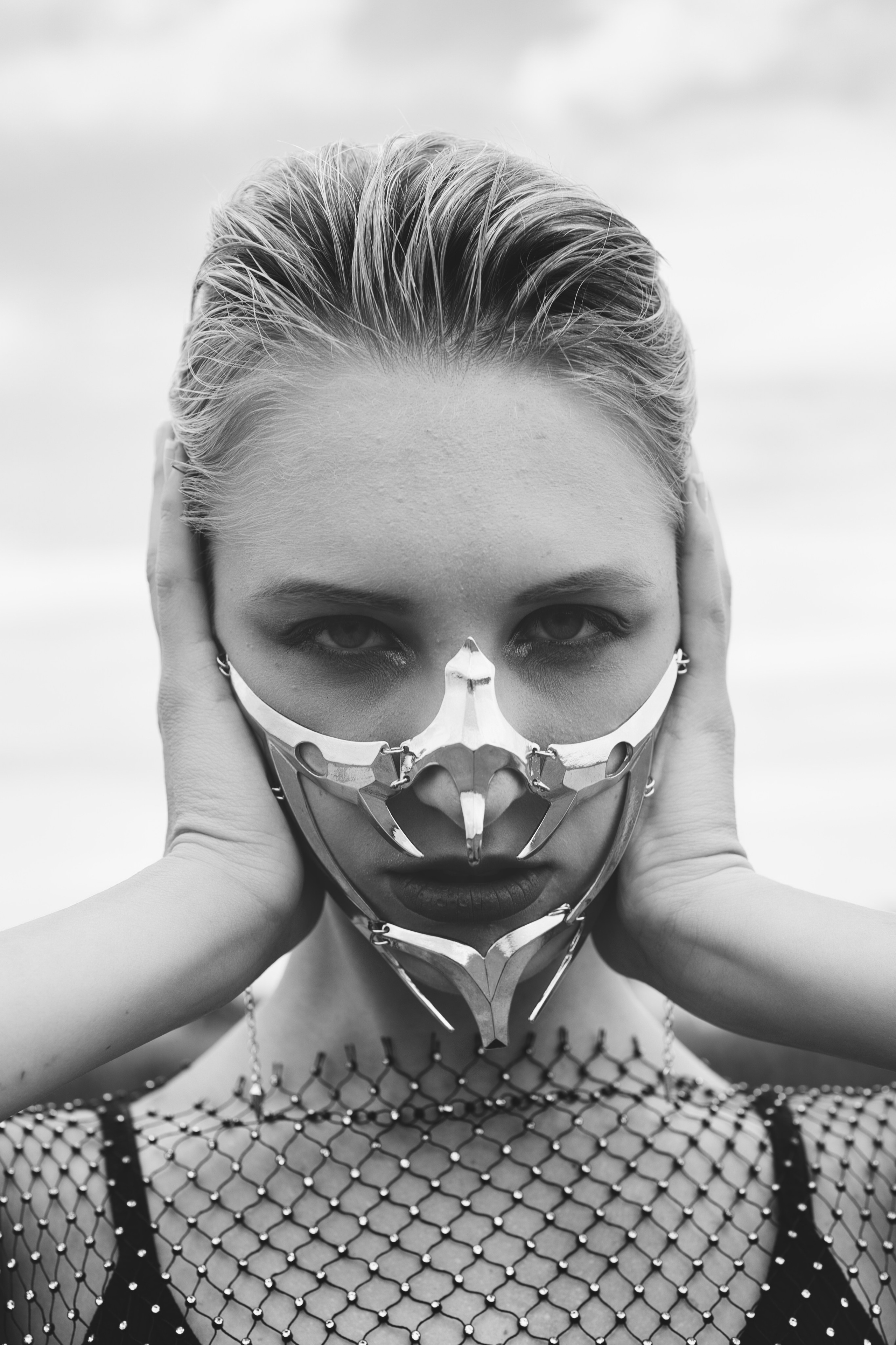 Фотосесія зі стільцем в полі. Фотограф Анастасія Залужна | Манхайм