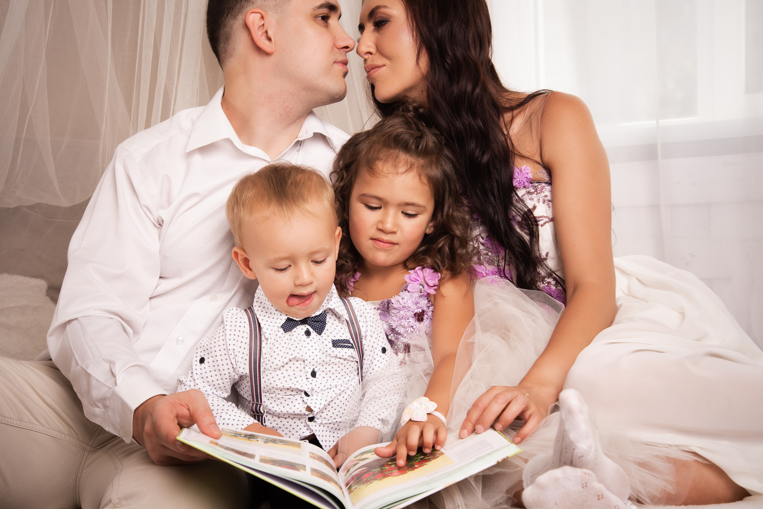 Сімейна фотосесія в студії. Фотограф Анастасія Залужна | Манхайм