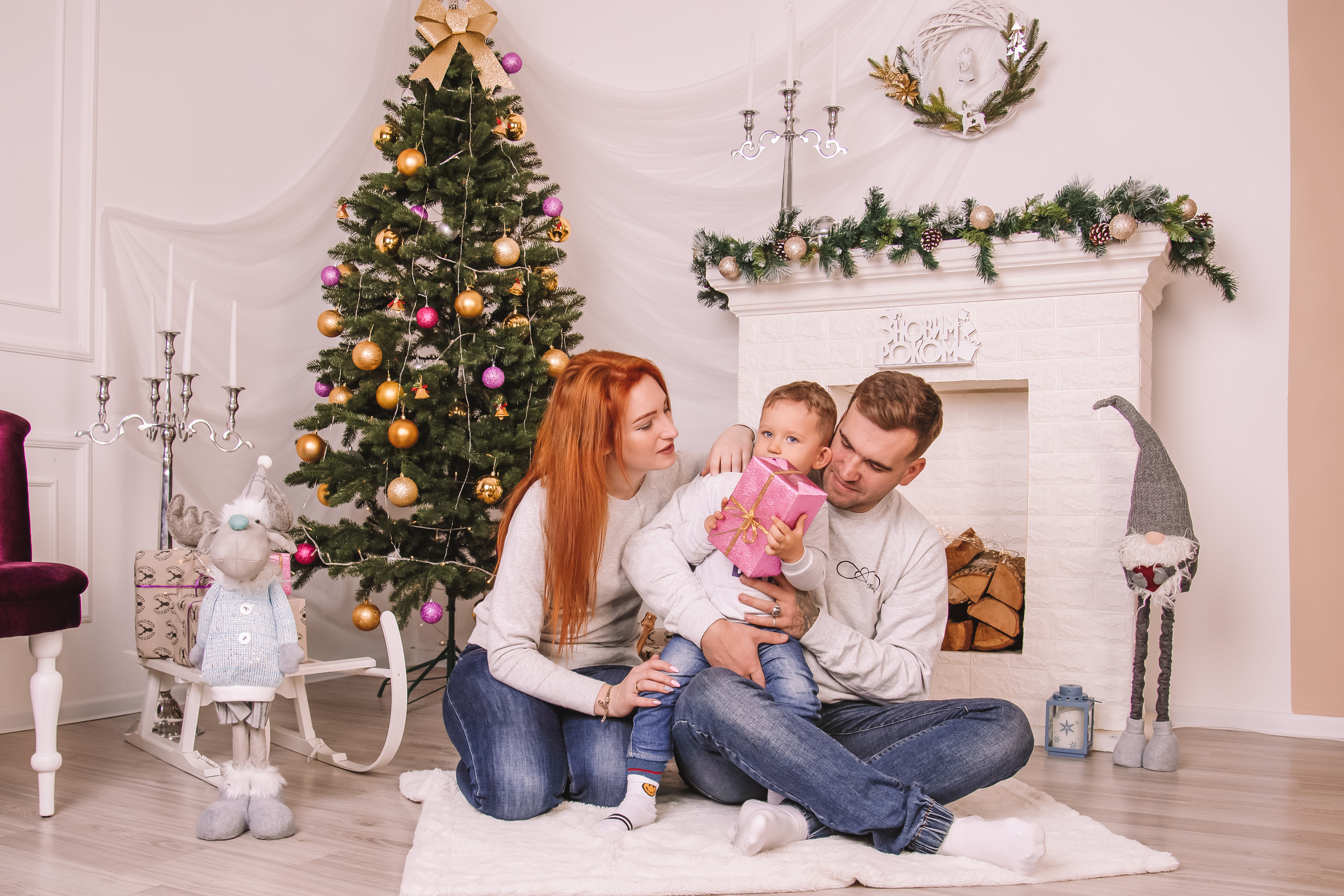 Сімейна новорічна фотосесія в студії. Anastasiia Zaluzhna Fotografin | Mannheim