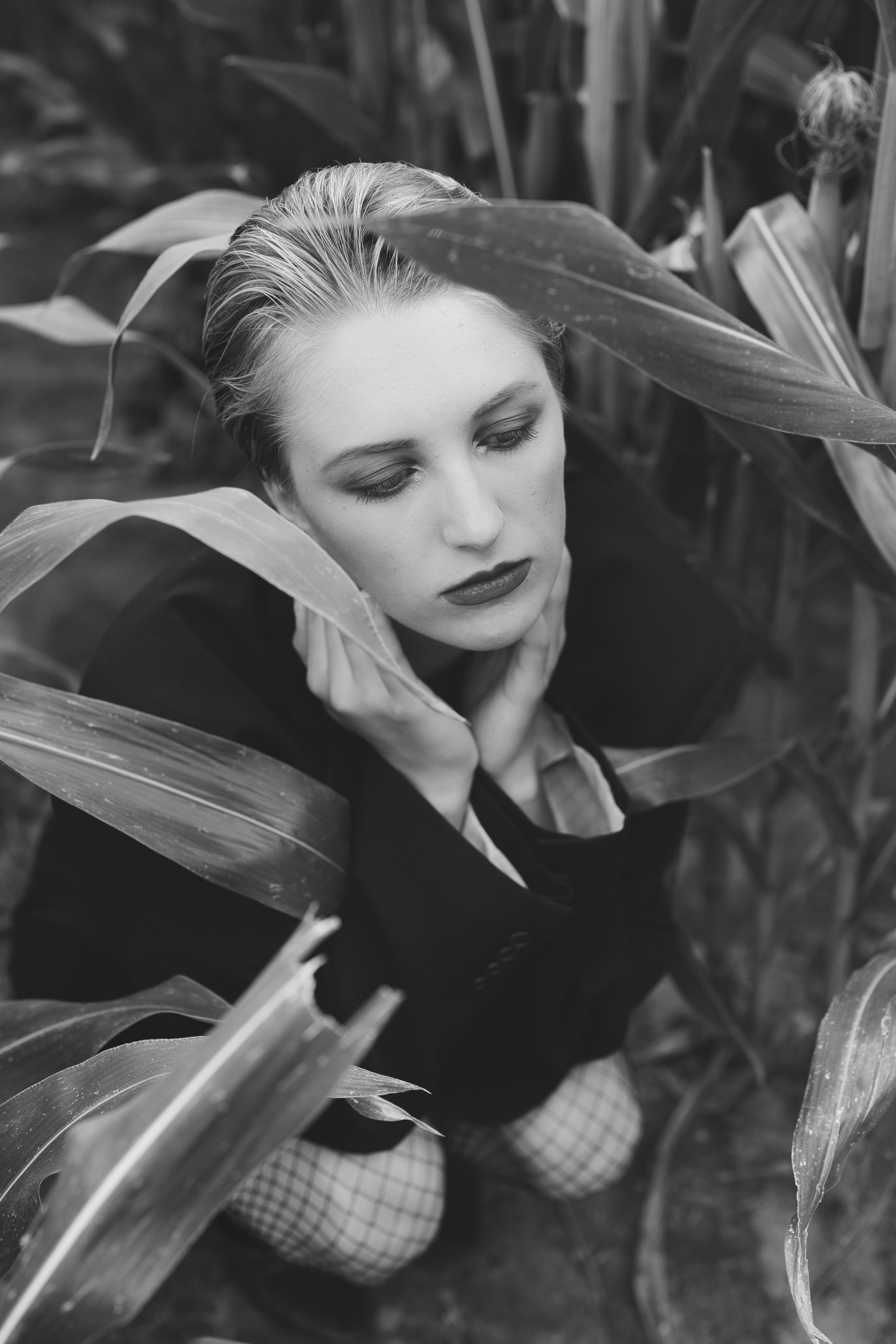 Фотосесія зі стільцем в полі. Фотограф Анастасія Залужна | Манхайм