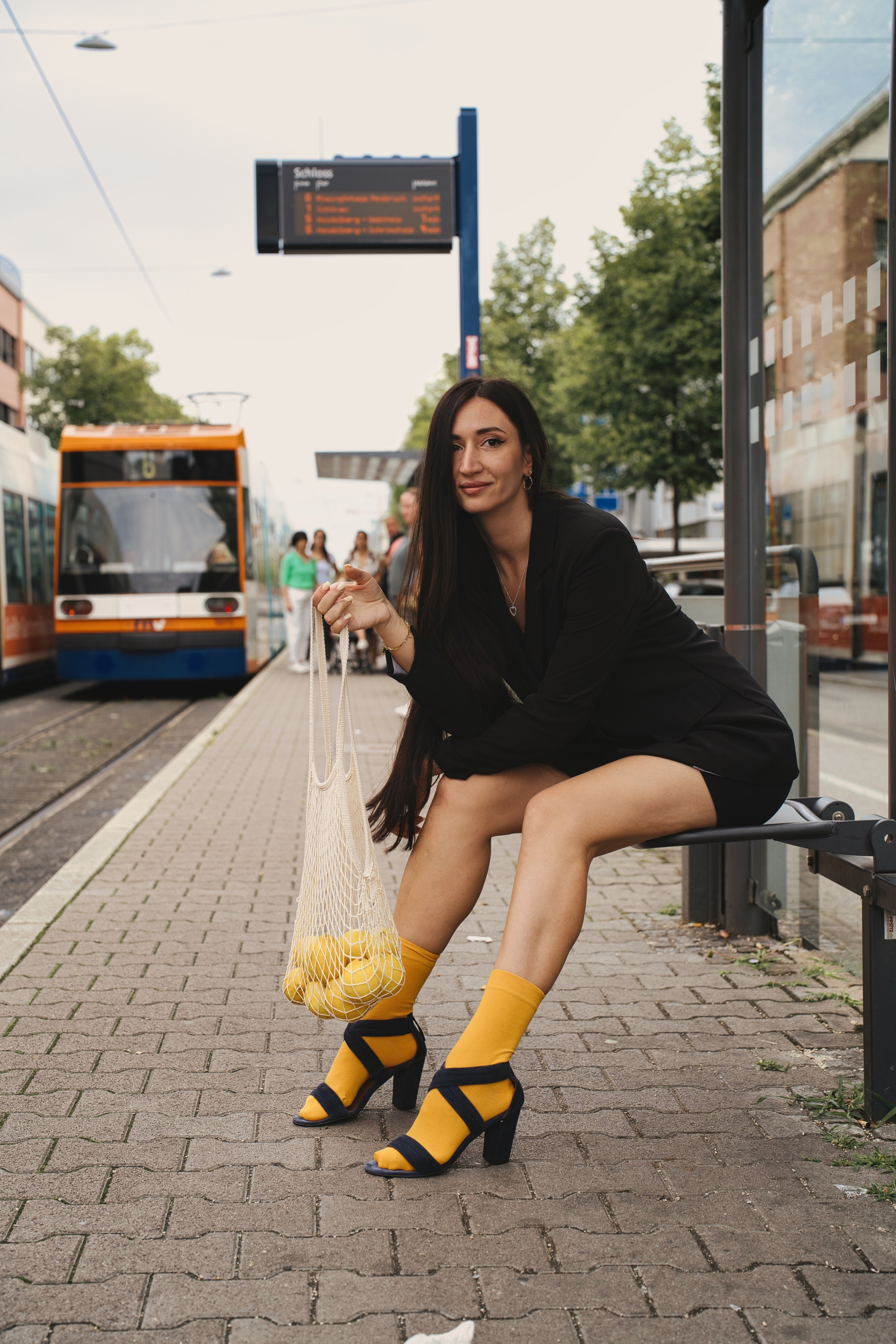 Фотосесія з лимонами в місті. Фотограф Анастасія Залужна | Манхайм