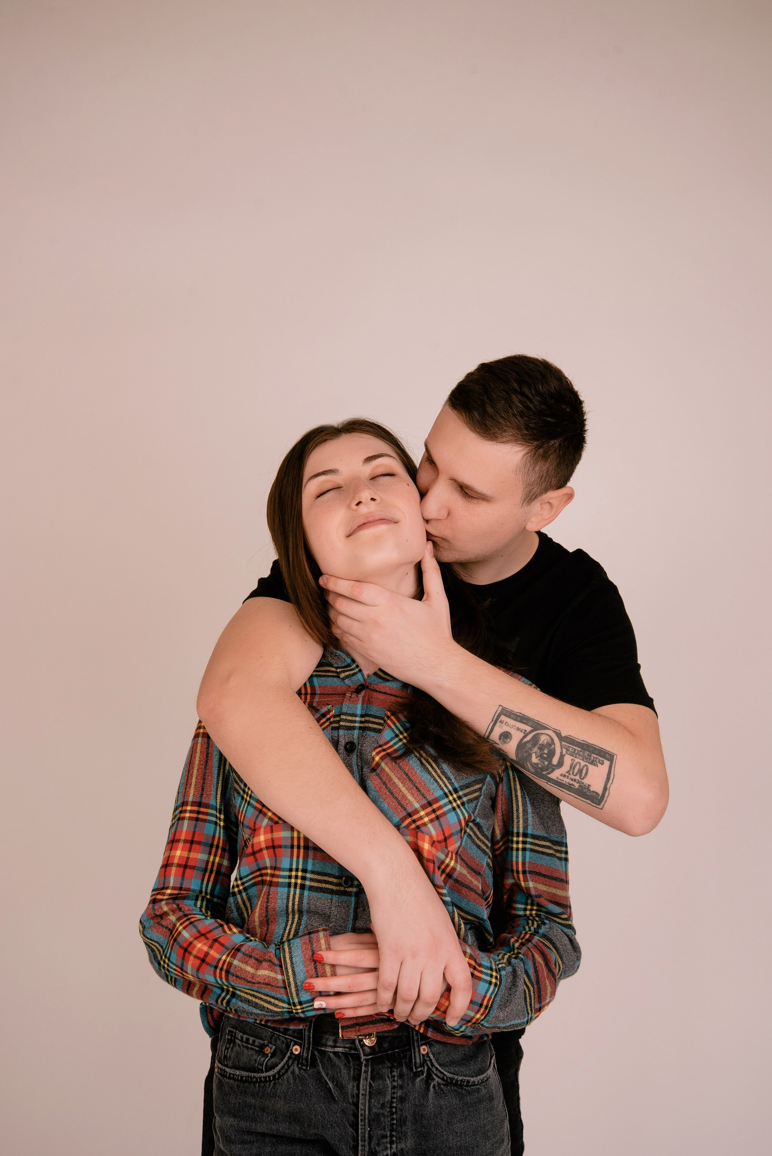 Paarshooting im Studio – Emotionale und moderne Paarfotografie. Anastasiia Zaluzhna Fotografin | Mannheim