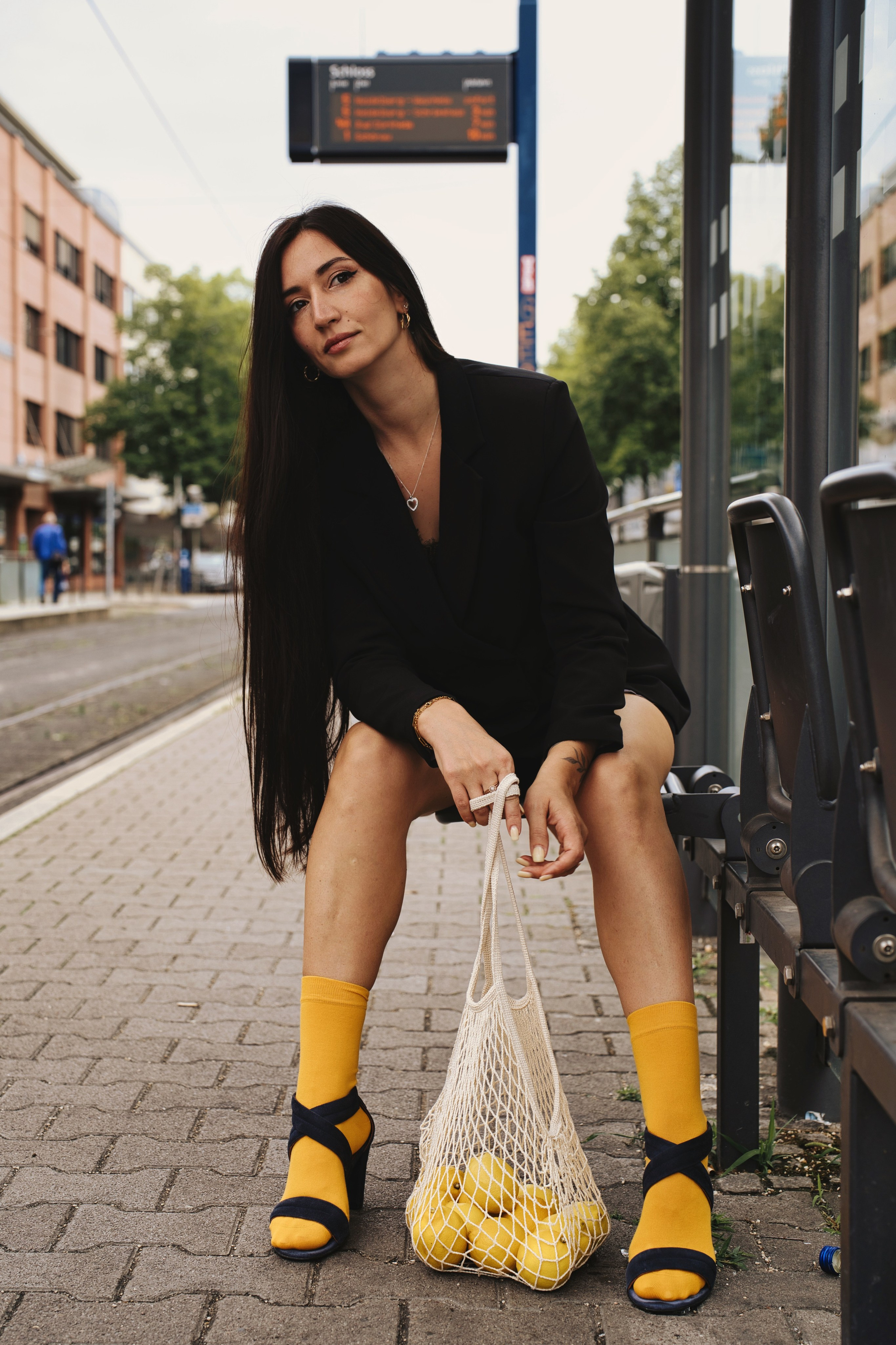 Фотосесія з лимонами в місті. Фотограф Анастасія Залужна | Манхайм