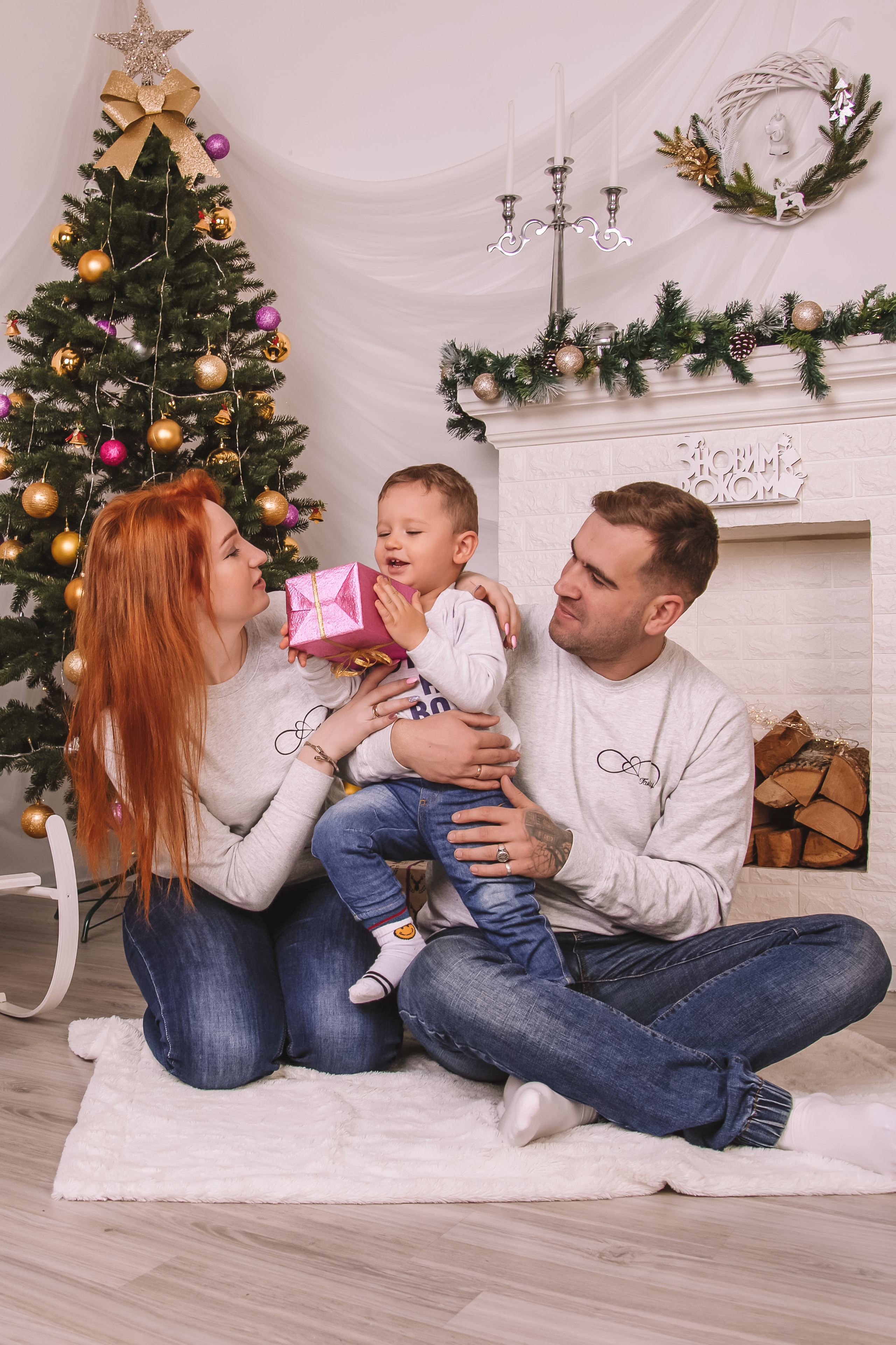 Сімейна новорічна фотосесія в студії. Anastasiia Zaluzhna Fotografin | Mannheim