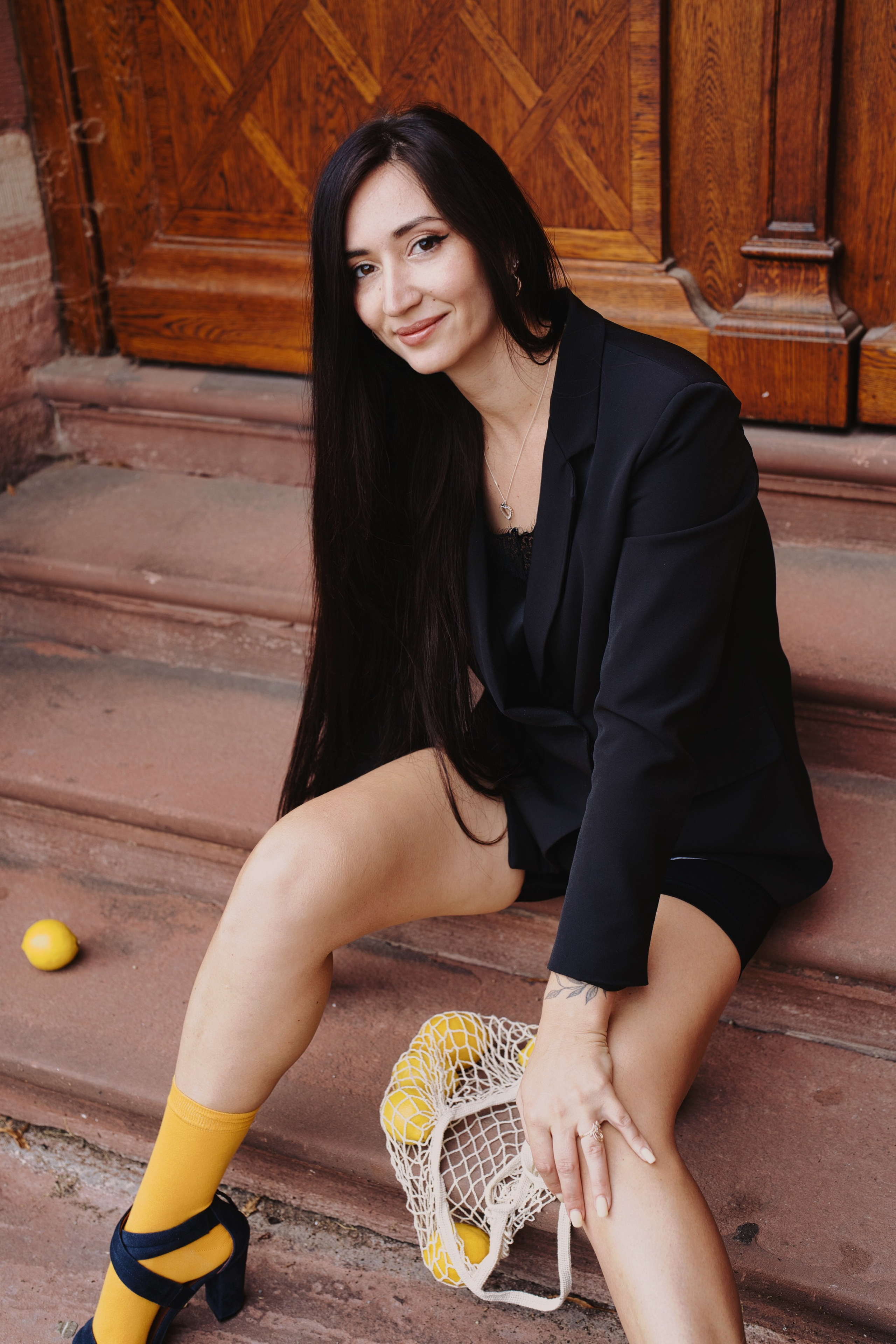 Фотосесія з лимонами в місті. Фотограф Анастасія Залужна | Манхайм