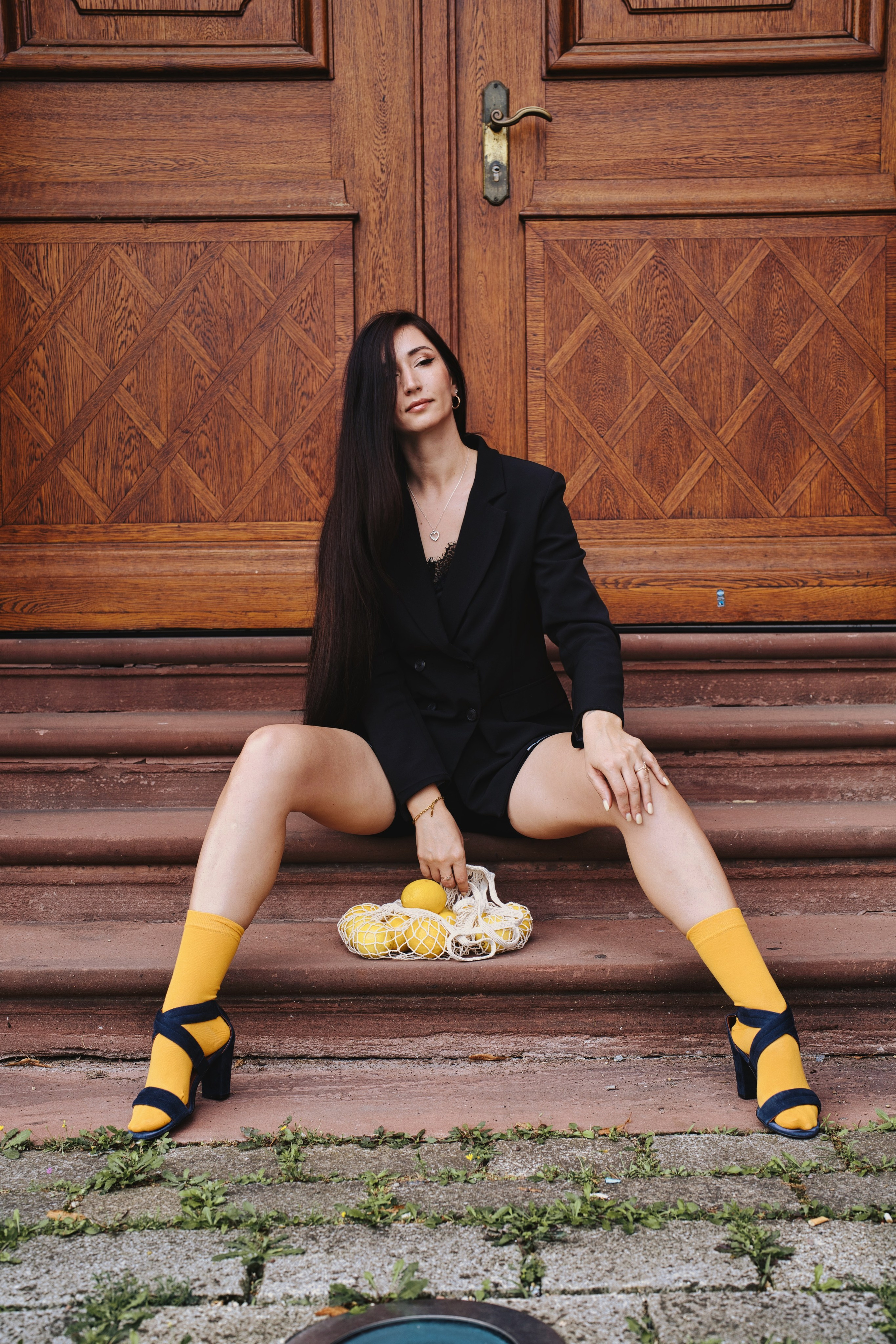 Фотосесія з лимонами в місті. Фотограф Анастасія Залужна | Манхайм