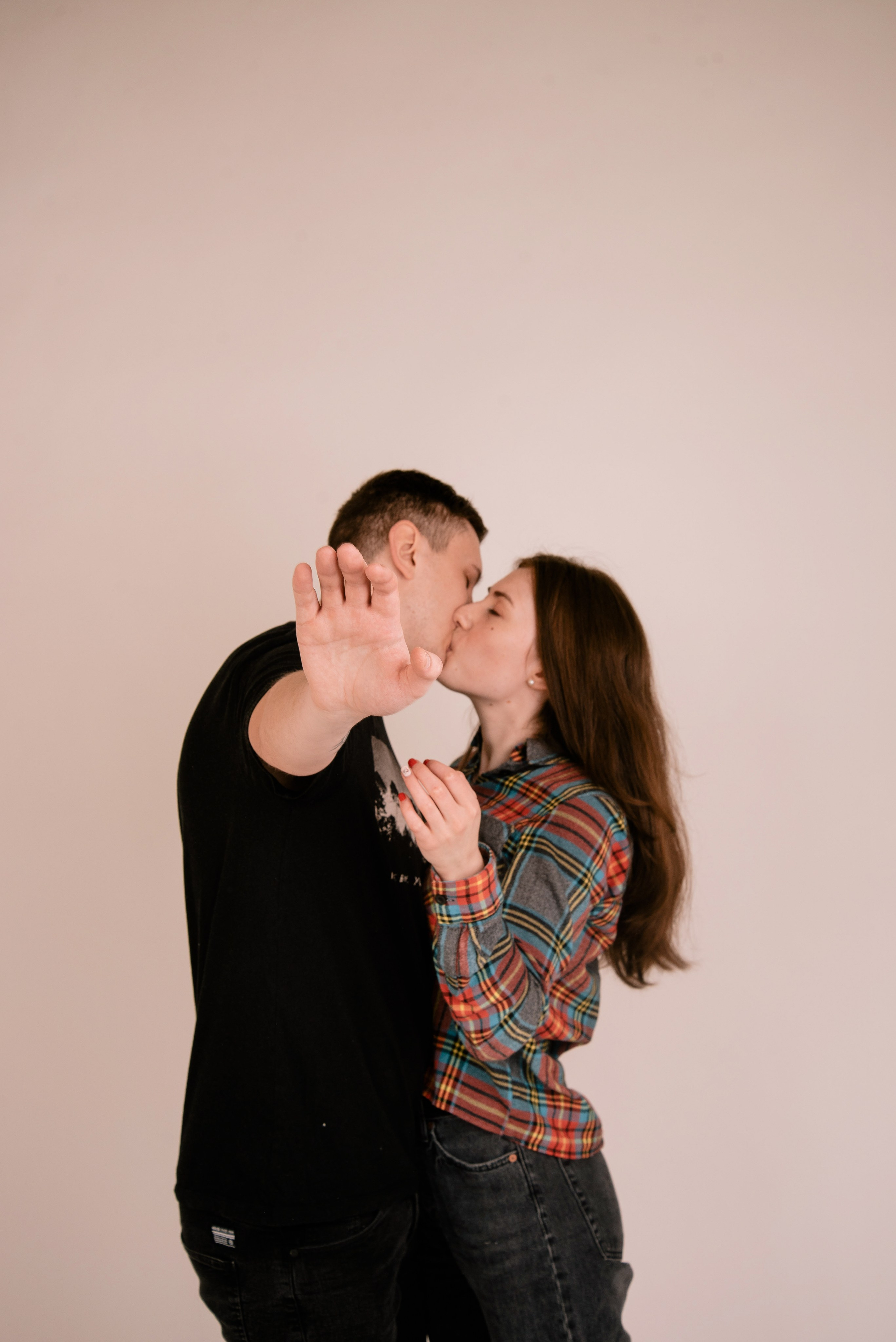 Paarshooting im Studio – Emotionale und moderne Paarfotografie. Anastasiia Zaluzhna Fotografin | Mannheim