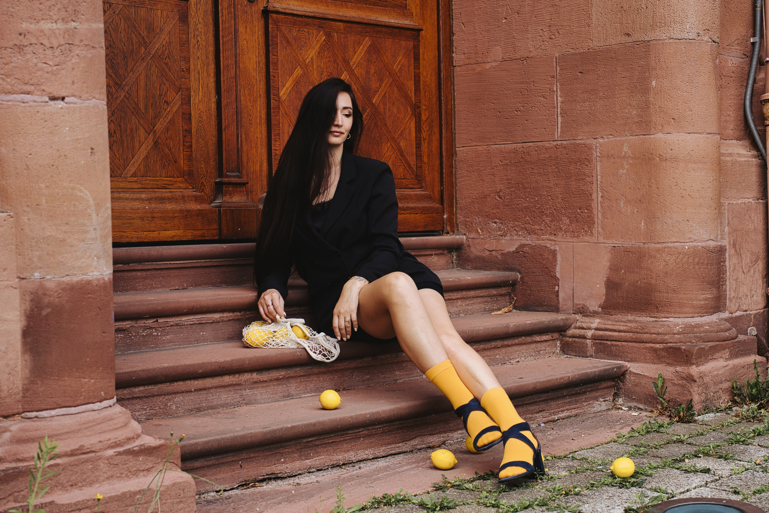 Фотосесія з лимонами в місті. Фотограф Анастасія Залужна | Манхайм