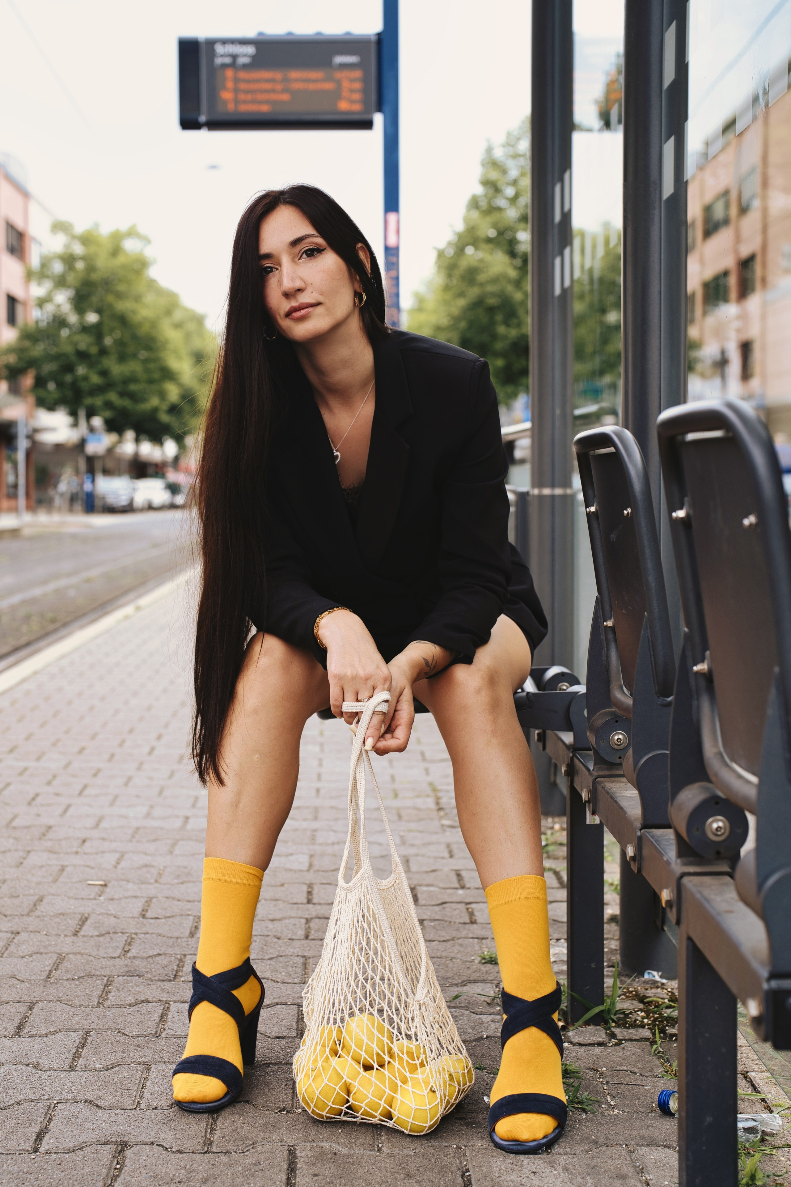 Фотосесія з лимонами в місті. Фотограф Анастасія Залужна | Манхайм