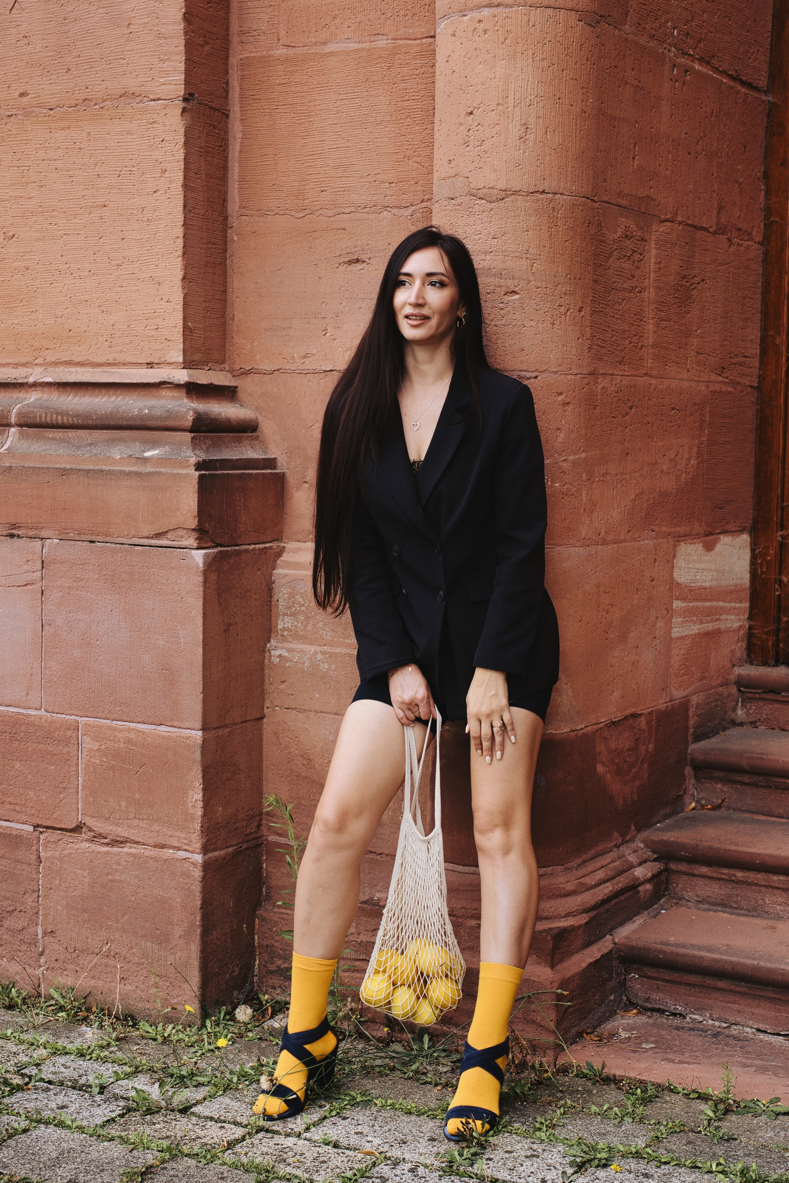 Фотосесія з лимонами в місті. Фотограф Анастасія Залужна | Манхайм