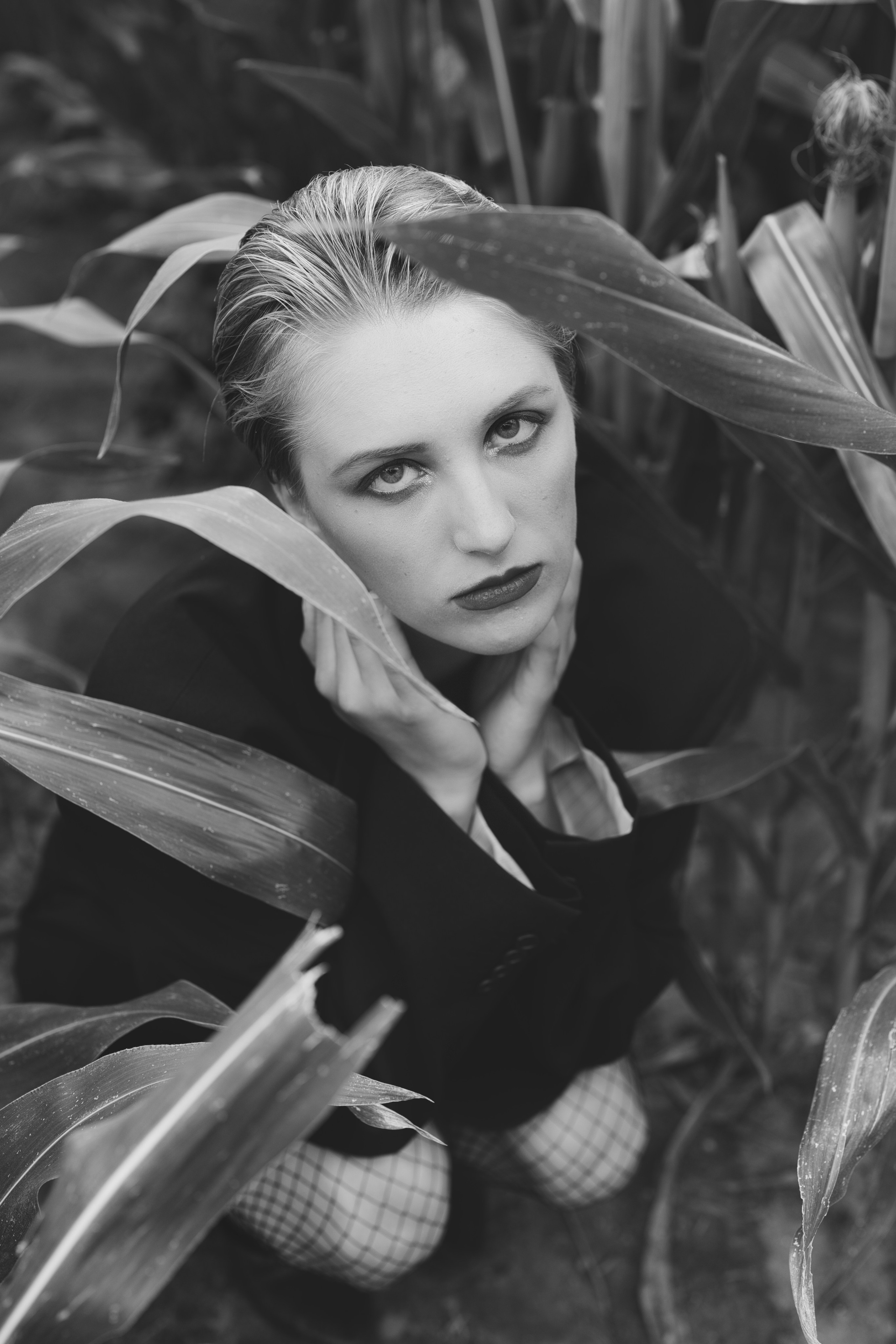 Фотосесія зі стільцем в полі. Фотограф Анастасія Залужна | Манхайм