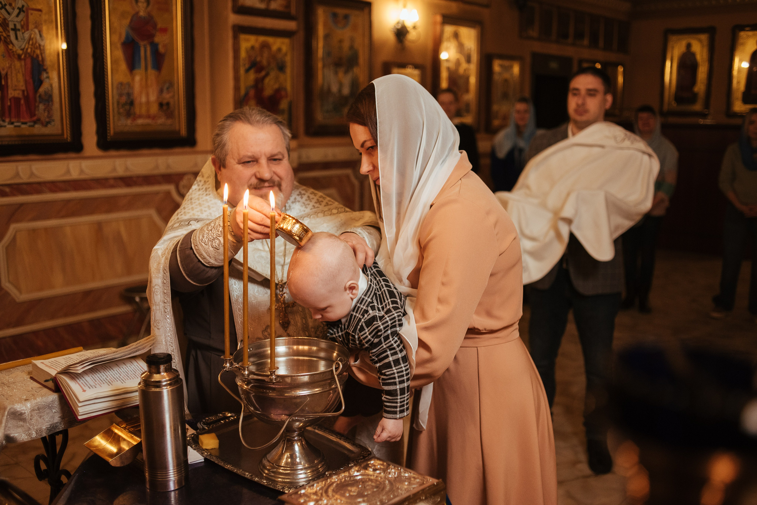 Хрещення маленького Ярослава. Весільний та сімейний фотограф в Києві