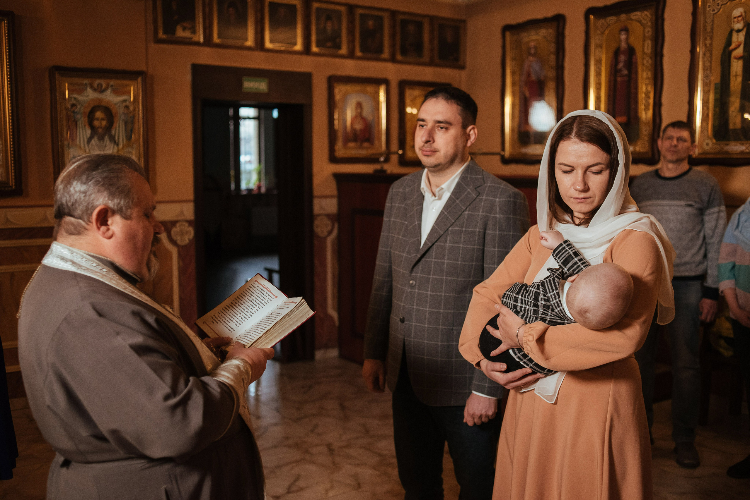 Хрещення маленького Ярослава. Весільний та сімейний фотограф в Києві