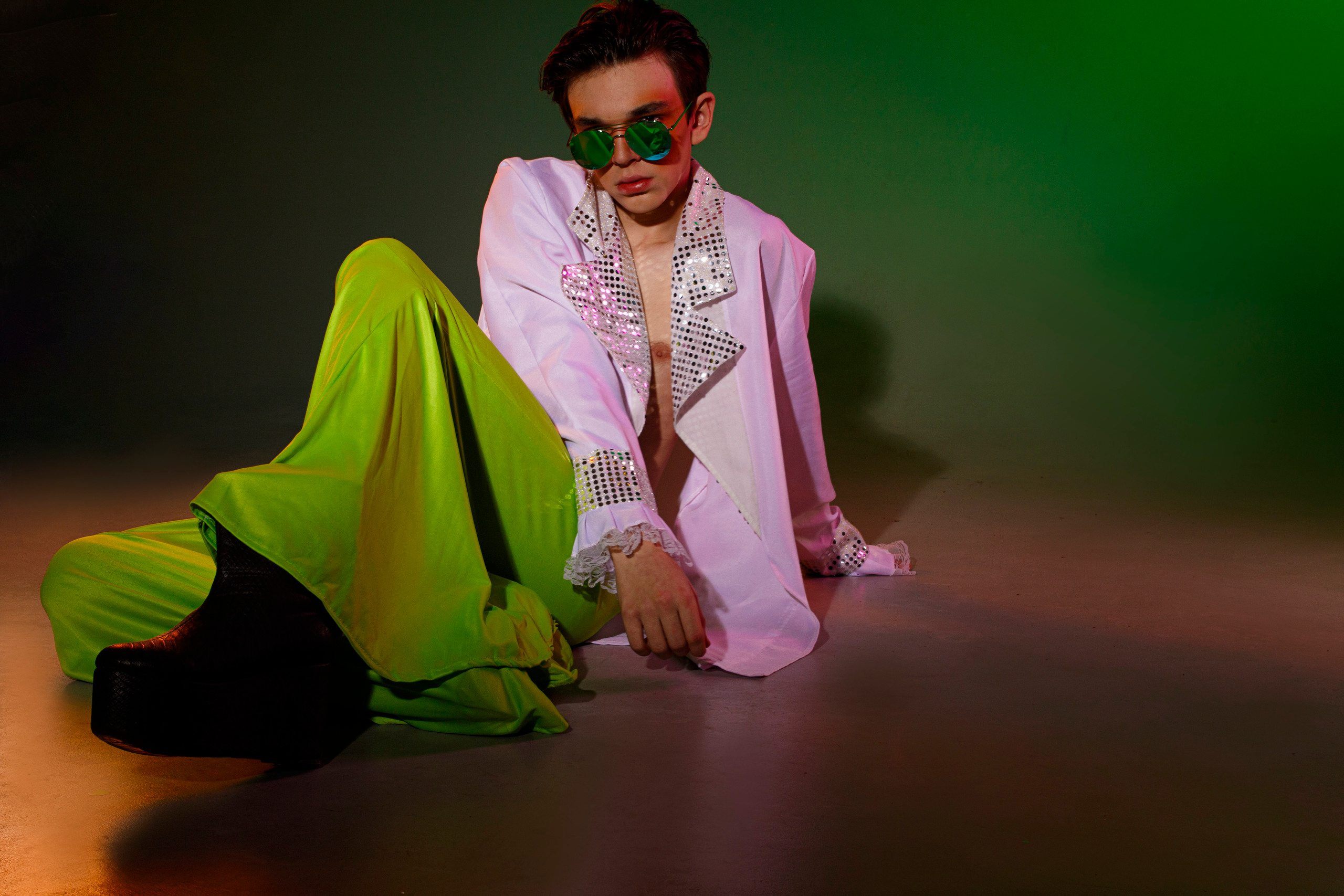 Hugo magazine Back to 90s. Фешн, имиджевый и предметный фотограф в Украине и ОАЭ