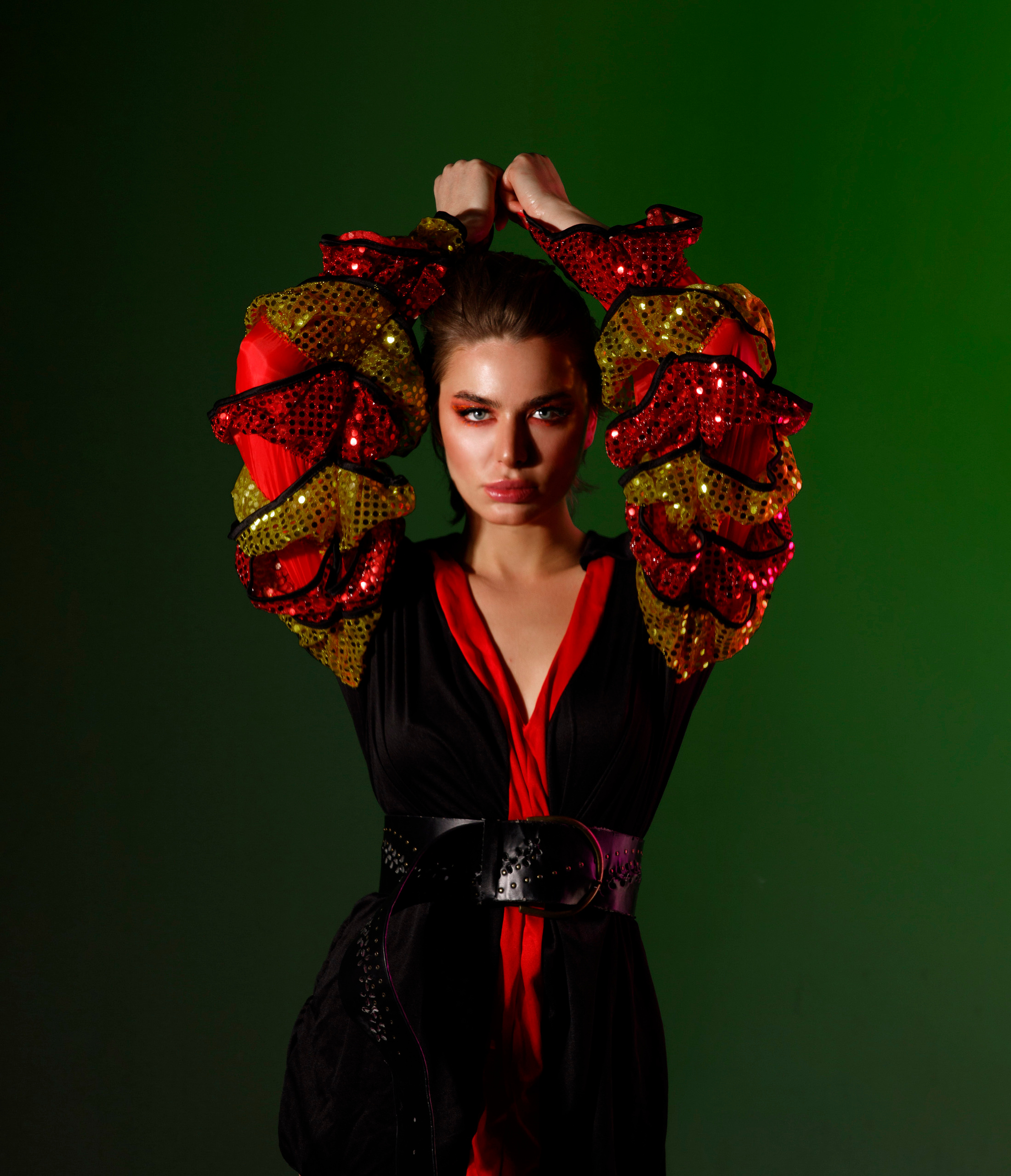 Hugo magazine Back to 90s. Фешн, имиджевый и предметный фотограф в Украине и ОАЭ