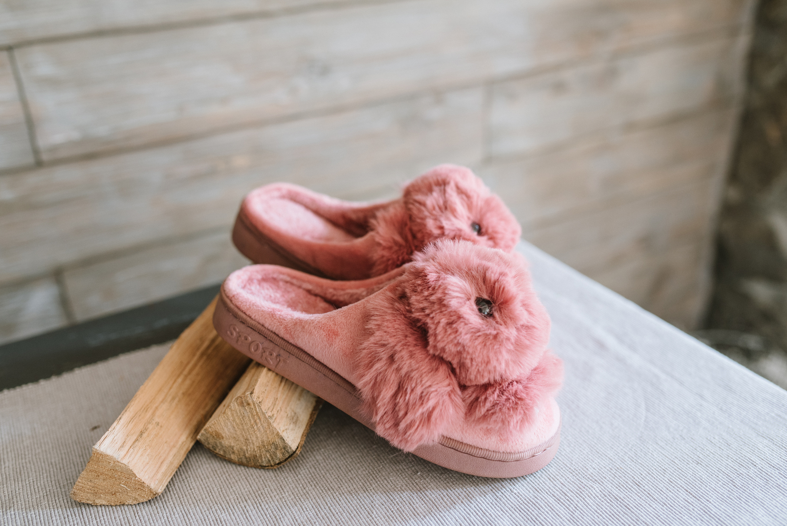Slippers. FOTOGRAF Ryzhykova Valentyna Kraków Polska