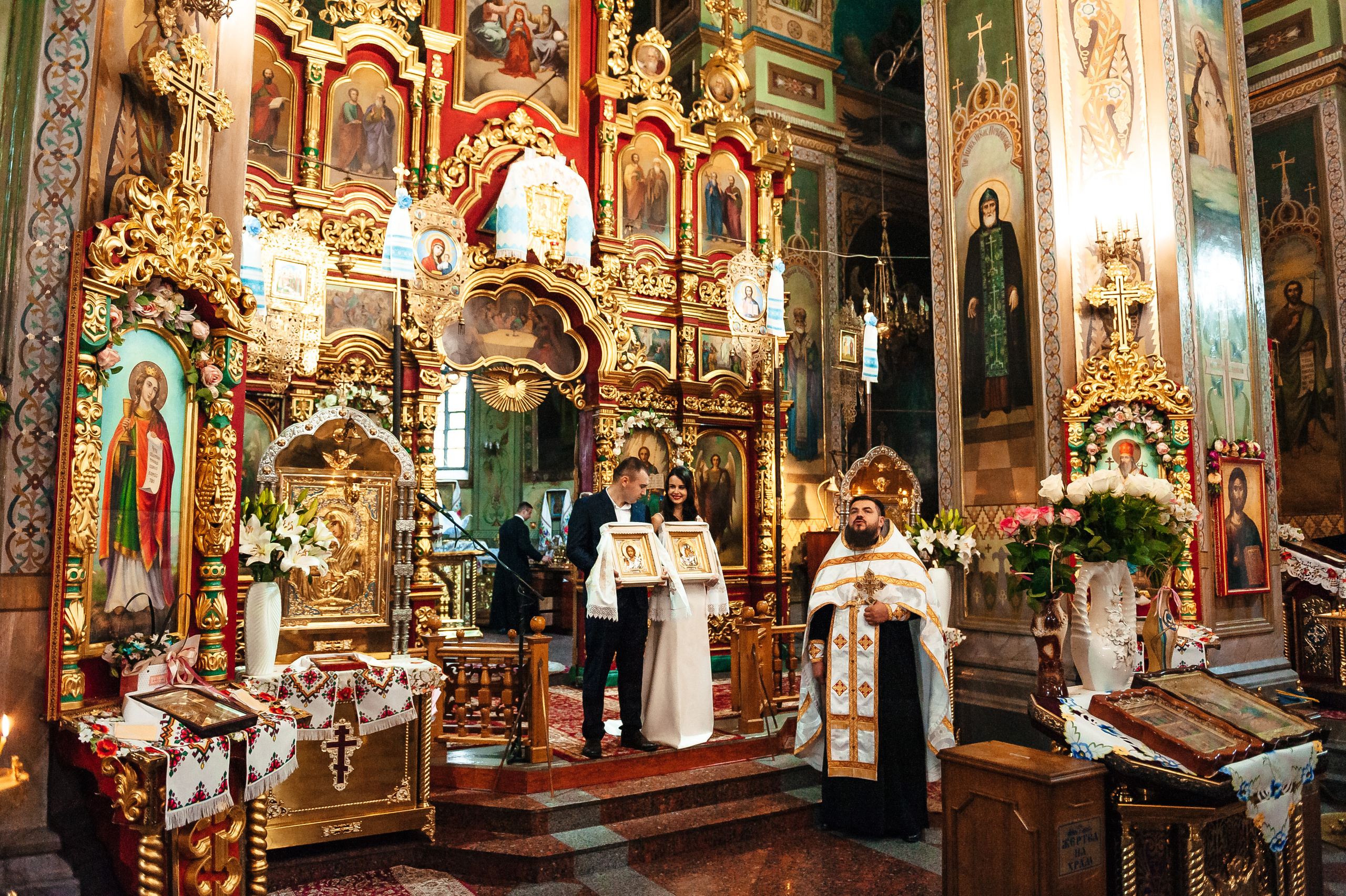 Вінчання Вікторіі та Валерія. Весільний та сімейний фотограф Україна