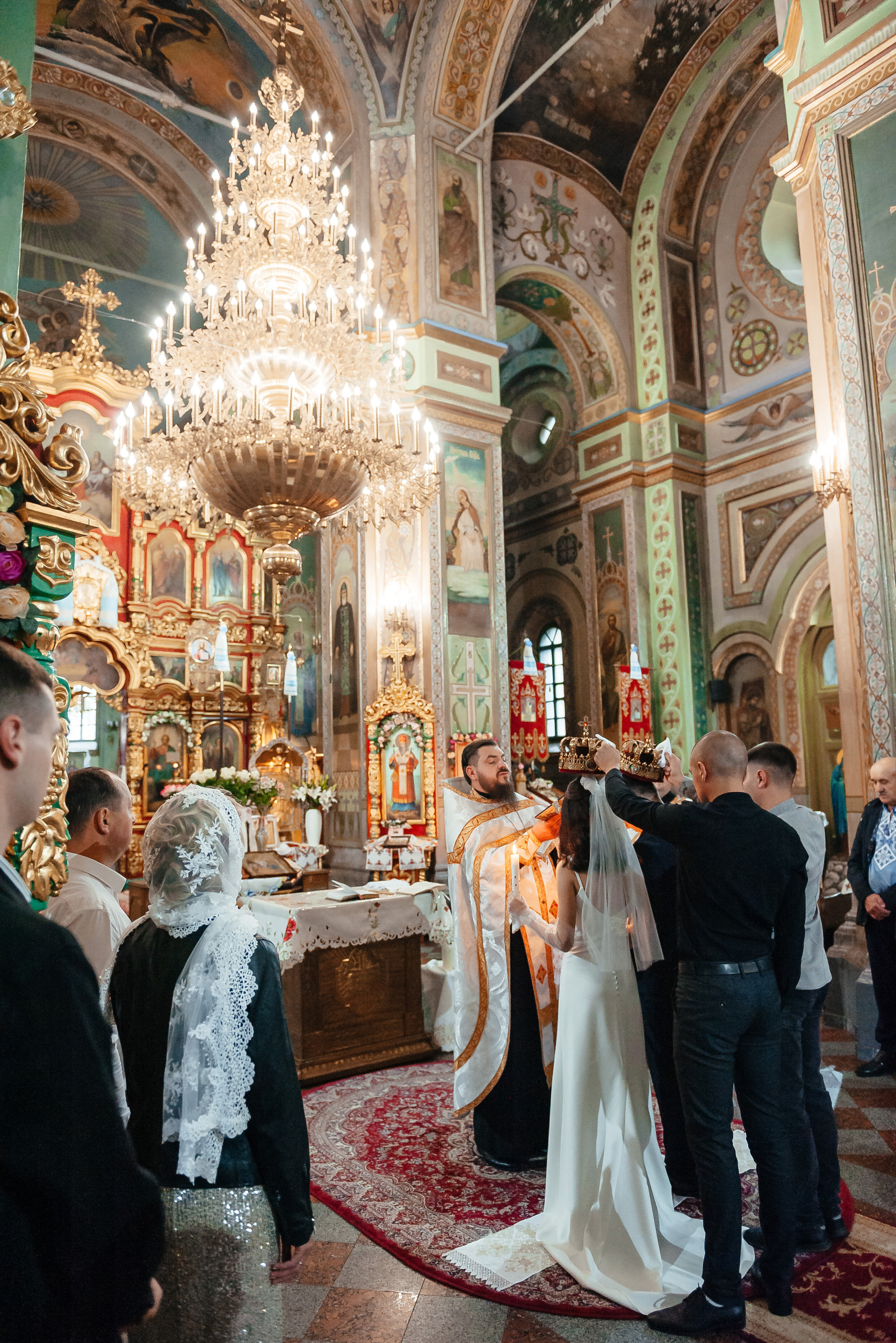 Вінчання Вікторіі та Валерія. Весільний та сімейний фотограф Україна