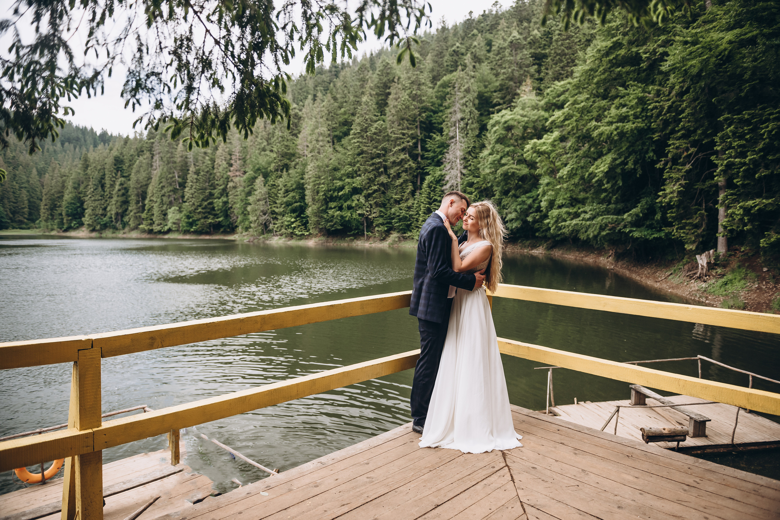 Історія кохання Ані та Максима озеро Синевір. Весільний та сімейний фотограф Україна